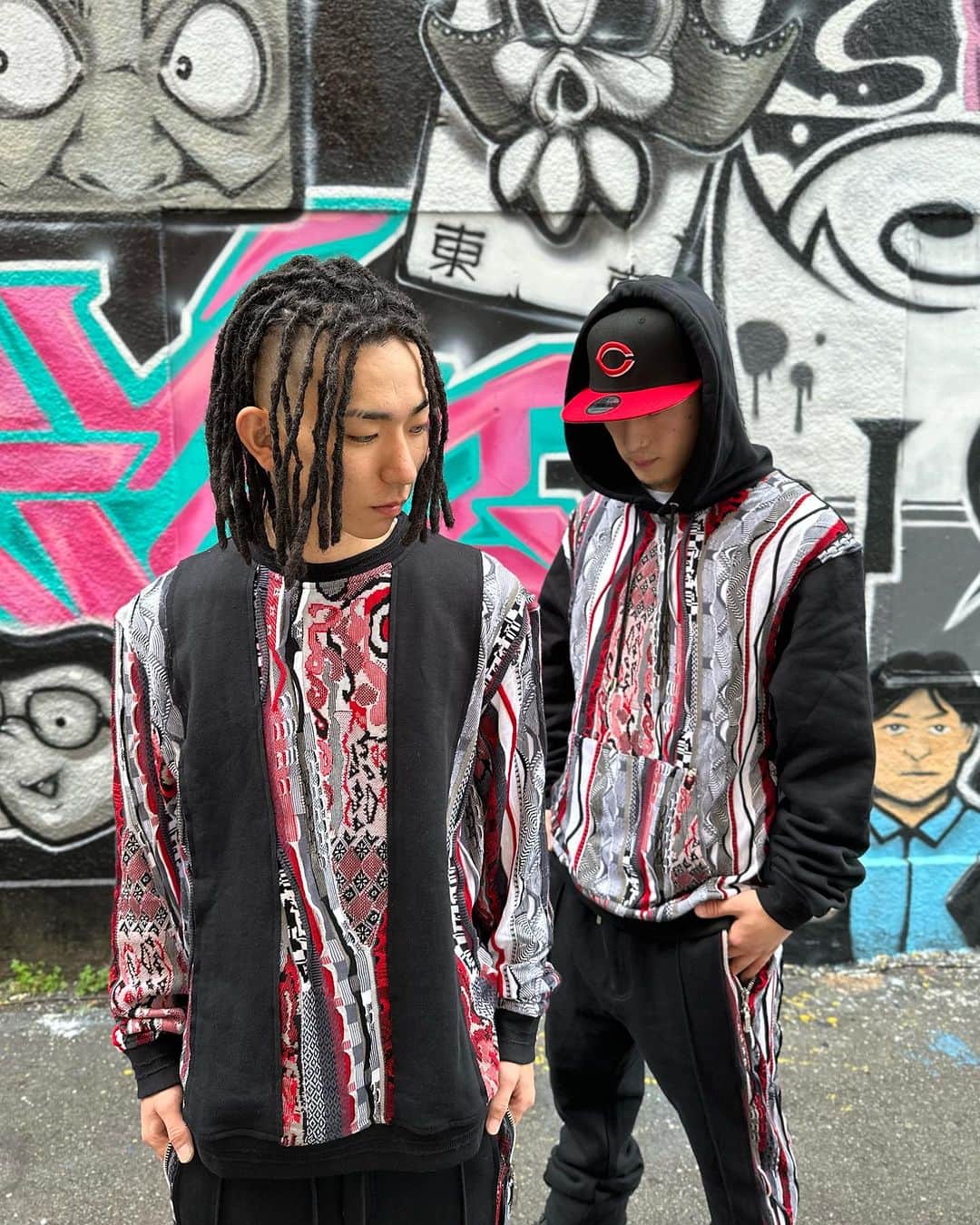 GROW AROUNDのインスタグラム：「#growaroundnewarrivals COOGI  LINK CREW,HOODY,SWEAT PANTS  NOTORIOUS B.I.Gの着用によってHIPHOPのアイコンとなっているCOOGI。 未だに様々なアーティストやSUPREME, PATTAなどのコラボしたり未だに話題が絶えません。  今回はKNITとSWEATの切り返しになったSETUPやMULTI KNIT,COOGIのKNITを使った高級感溢れるクッションが入荷致しました。  本日、WEBUP完了しました！！」