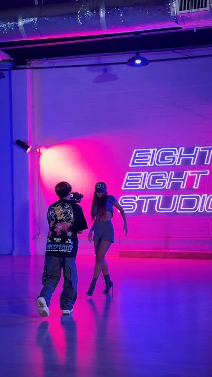 ヒョリンのインスタグラム：「a new experience for my SHOW🔥  효린아 아직 부족하다 부족해..」