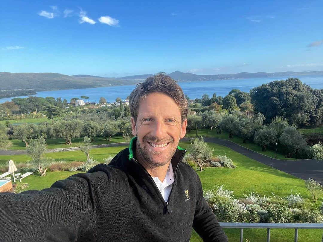 ロマン・グロージャンのインスタグラム：「Ciao dall’ Italia  Beautiful morning near Rome. Here to visit my friend from the Super Trofeo of @lamborghinisc  Back in Florida tomorrow」