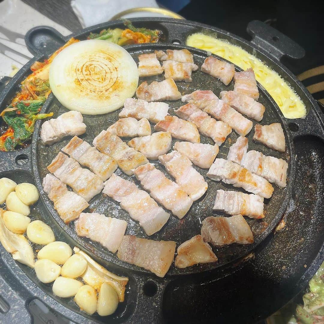 のインスタグラム：「20%OFFで使えるクーポンサービス「Cポン」【＠cpon_official】 を使って、大好きなサムギョプサルを食べに行ってきました💗  Cポンはいつでもどこでも20%以上おトクになるクーポンアプリ😊  ユーザー数は120万人！ 使えるお店は全国10000店❣️  加盟店でQRコードを読み取り、金額を入力し、払うを押すだけで簡単‼️ 登録も最短１分でチャージも簡単😋  5,230円が4,184Cポンになって 1,046円分もお得だったよ😍  金丸3rd （韓国料理居酒屋金丸3rd）さん美味しかった😋  ぜひこの機会にCポン登録してみてね😊 https://app.cpon.co.jp?refer_code=wfsgqo  #pr #インフルエンサーワークス #Cポン #Cポンおトク」