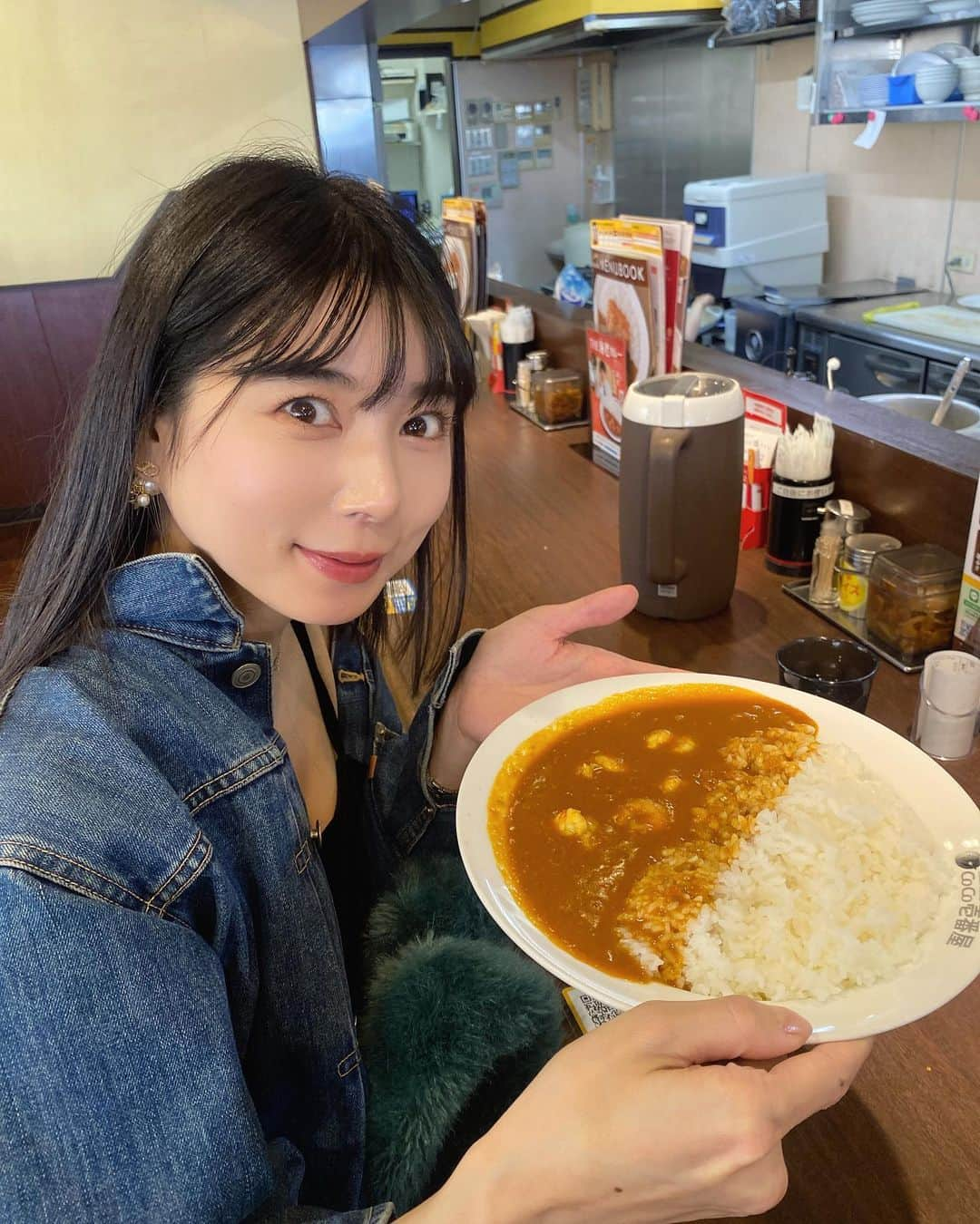 佐藤夢さんのインスタグラム写真 - (佐藤夢Instagram)「#ミクちゃんガイヤ垂水  初の実践来店終わりました👏  朝の抽選からお声掛けいただき、スマイルピースで活動見てくれてた常連のお客様に出会えたり🥹  沢山の常連さんに仲良くしていただきました🙈💕  皆さんアットホームで一人一人ドリンクの差し入れまでいっぱいしていただけて嬉しかったです🥹  一緒に楽しく遊戯もできておしゃべりしながらワイワイ言えたのもおもしろかった〜😚  ファンの方々も愛に駆けつけてくれて本当にありがとうございました😊💕  ずっと見守りながら応援してくれたり遊戯台の演出教えに来てくれたりありがたいぜ…🥹  とにかく朝から延長した時間最後の最後まで、沢山のお声かけとファンの方やスタッフ皆さんに応援してもらえたおかげで初来店で勝利できした🥰🏆✨  月一恒例にならんのかな？🤣  とゆうわけで、改めて皆さんありがとうございました❣️  ﾄﾞﾘﾝｸごちそうさまでした🤤  #ミクちゃんガイア垂水」11月11日 17時41分 - dreamsatoo