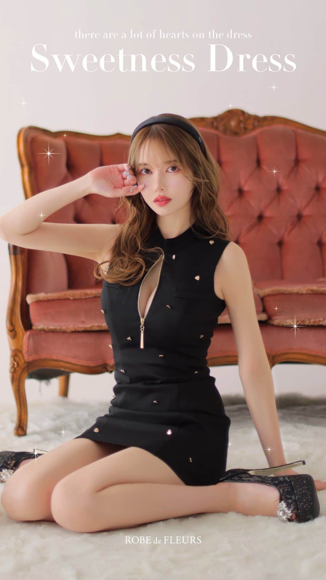 ROBEdeFLEURSのインスタグラム：「⁡ ⁡ .𝐇𝐞𝐚𝐫𝐭 𝐒𝐰𝐞𝐞𝐭𝐧𝐞𝐬𝐬 𝐃𝐫𝐞𝐬𝐬. 𝐛𝐲 𝐑𝐎𝐁𝐄 𝐝𝐞 𝐅𝐋𝐄𝐔𝐑𝐒 ❤︎ ⁡ ゴールドのハートボタンを散りばめたキュートなミニドレス♡ ボタンのサイズ感やポケットデザインが、 ⁡ かわいらしさの中にも上品さを演出しています ⁡ バスト部分のジッパーでセクシーさもプラス。 ⁡ かわいさ、上品さ、セクシーさを 兼ね備えたROBEdeFLEURSらしい一枚です。」