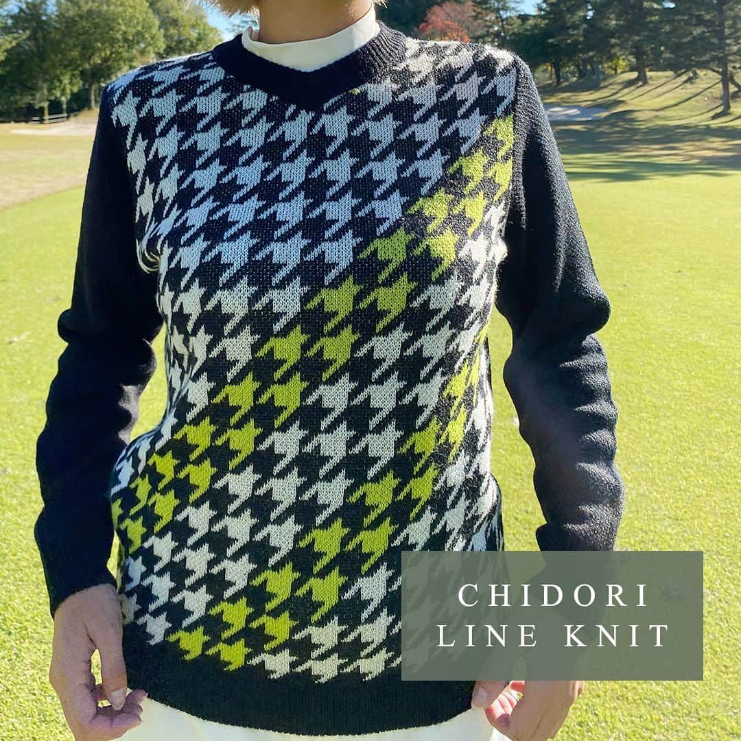 FIVESTARのインスタグラム：「☆  -------- NEW ARRIVAL --------  ★ CHIDORI LINE KNIT ★  千鳥柄にイエローのラインがアクセントのVネックニット。 浅めのVネックなので風をしっかり防ぎ、寒くなるこれからの季節にも安心です☆  --------------------------------  ★ オンラインショップにてSALE開催中 ★ こちらの商品も対象です！ プロフィールのURLから是非お越しください☺︎☆  --------------------------------  ★ SHOP LIST ★  愛知県 セントクリークGC スズキゴルフ パインズGC  岐阜県 スプリングフィールドGC レイクグリーンGC  福岡県 ゴルフウェアショップ825 ザ・クイーンズヒルGC  大分県 G's Factory  宮崎県 ゴルフギャラリーTAKUMI  --------------------------------  #pga #lpga #ゴルフ #ゴルフウエア #ゴルフウェア #ゴルフ女子 #ゴルフ男子 #ゴルフ好き #ユニセックス #ユニセックスコーデ #カップルコーデ #ファイブスター #ファッション #アパレル #ゴルフアパレル #星 #5 #トップス  #ニット  #セーター  #千鳥  #千鳥柄  #ライン  #黄色  #golf #fivestar #five #star #골프 #高尔夫」