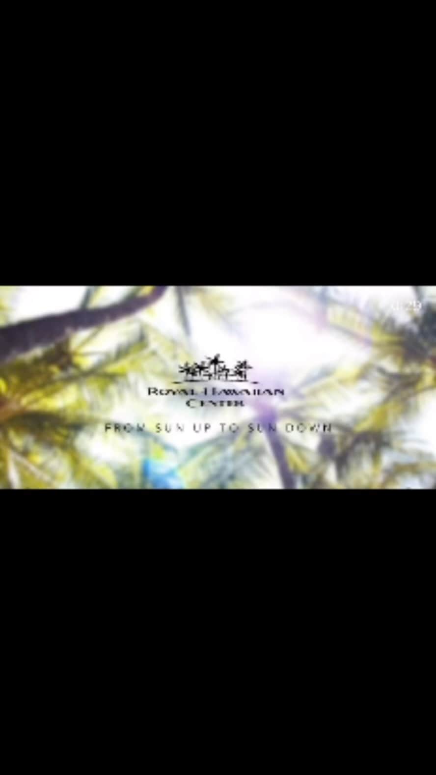 ロイヤル・ハワイアン・センターのインスタグラム：「これは単なる休暇ではありません。これは楽園への旅であり、日の出から日没まで、どのコーナーにも魔法が広がっています。 #RHCDaytoNight  #xmas #christmas #hawaii #holiday #ハワイ #クリスマス #ホリデー #ハワイ旅行 #ハワイへ行きたい」