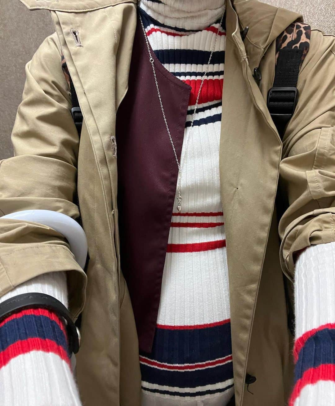 浦川望美のインスタグラム：「丸いお腹を眺める日々 giugiuの特にマルチボーダーは何着持ってるんだ… というくらい好き。 今年は暑くて羽織るタイミングなさそうと思っていた tenneのトレンチも着れた。」