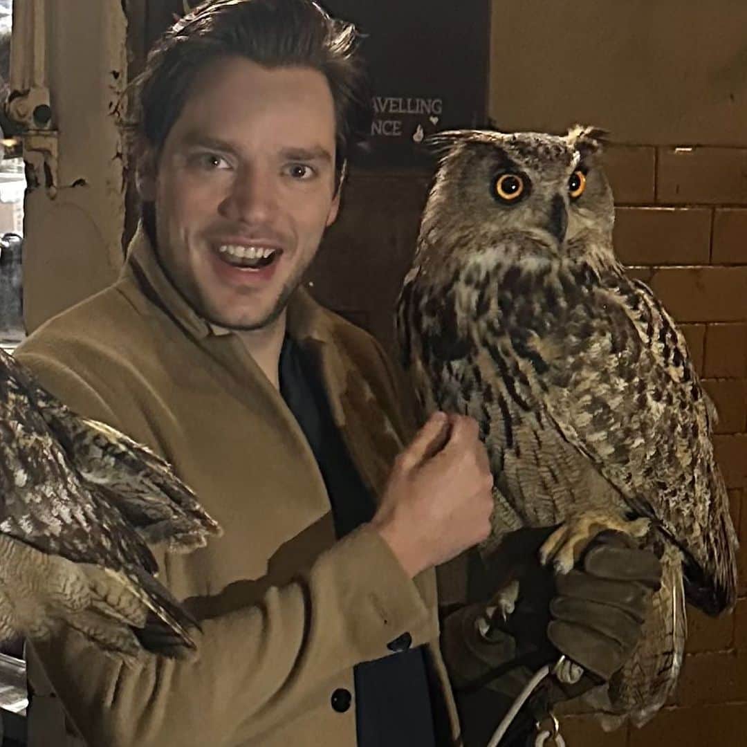 ドミニク・シャーウッドのインスタグラム：「Anyone who knows me, knows I love birds. And heather was no exception!!! What a night. #edinburgh」