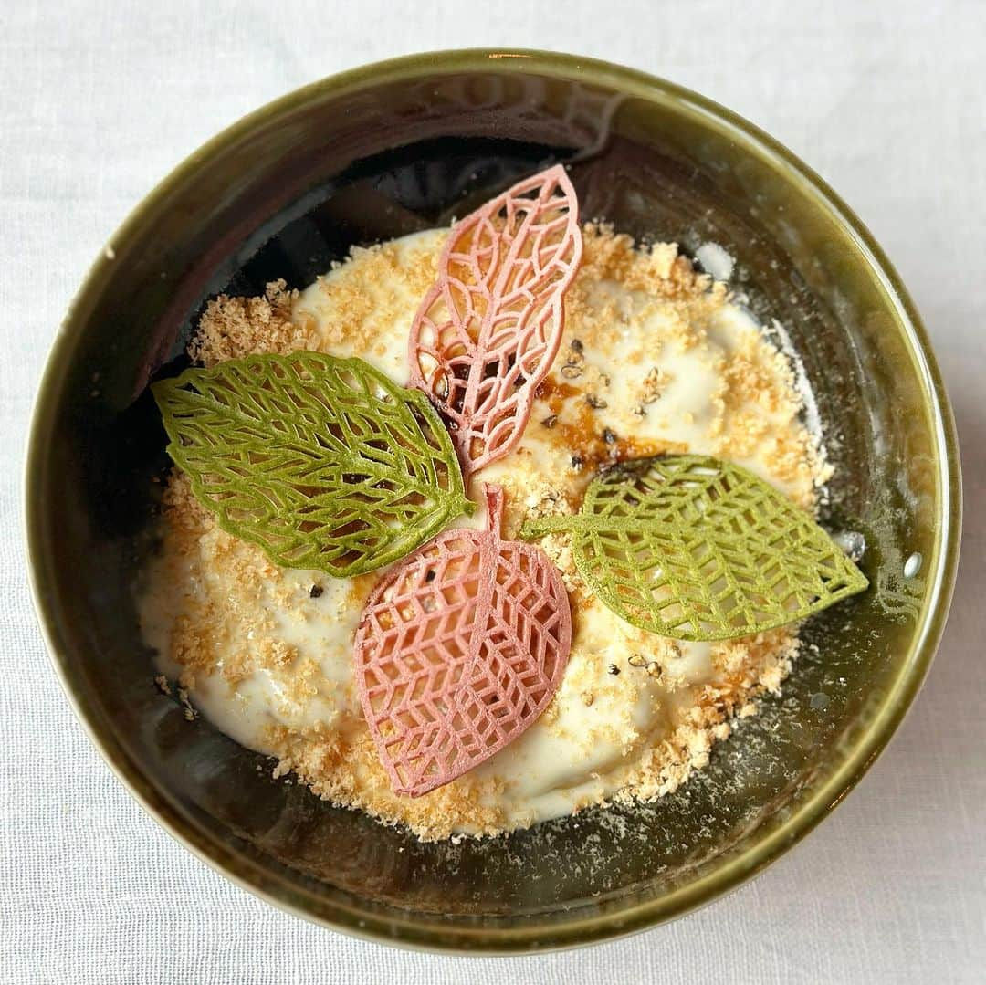 ベリッシモ・フランチェスコさんのインスタグラム写真 - (ベリッシモ・フランチェスコInstagram)「Enjoying Nagasaki Goto potatoes Gnocchi with gorgonzola cream, hazelnuts and 10 years aged balsamic vinegar… drinking Champagne… and much more at Arva!🍝🥂✨ アマン東京でシャンパンを飲みながら、とても美味しい五島ごと芋のニョッキ、ゴルゴンゾーラクリーム、ヘーゼルナッツ、10年熟成バルサミコ酢のパスタといろいろ食べましたよ！😂 Anche oggi piatti spettacolari all’Aman Tokyo✨✨  #ベリッシモ #ベリッシモフランチェスコ #料理研究家 #イタリア料理研究家 #イタリア料理研究家ベリッシモフランチェスコ #アマン東京 #アマン東京アルヴァ #アルヴァ #イタリア料理 #イタリア料理が好き #料理研究家ベリッシモ #ラグジュアリー #ラグジュアリーホテル #amantokyo #italian #italianfood #italianrestaurant #arva #magnoemebevoervinello #luxury #luxurylifestyle #luxuryrestaurant #tokyogourmet #gourmet #gnocchi #gnocchidipatate #foodstagram #foodie #instafood #enjoyeverymoment」11月11日 9時07分 - bellissimoyoshi