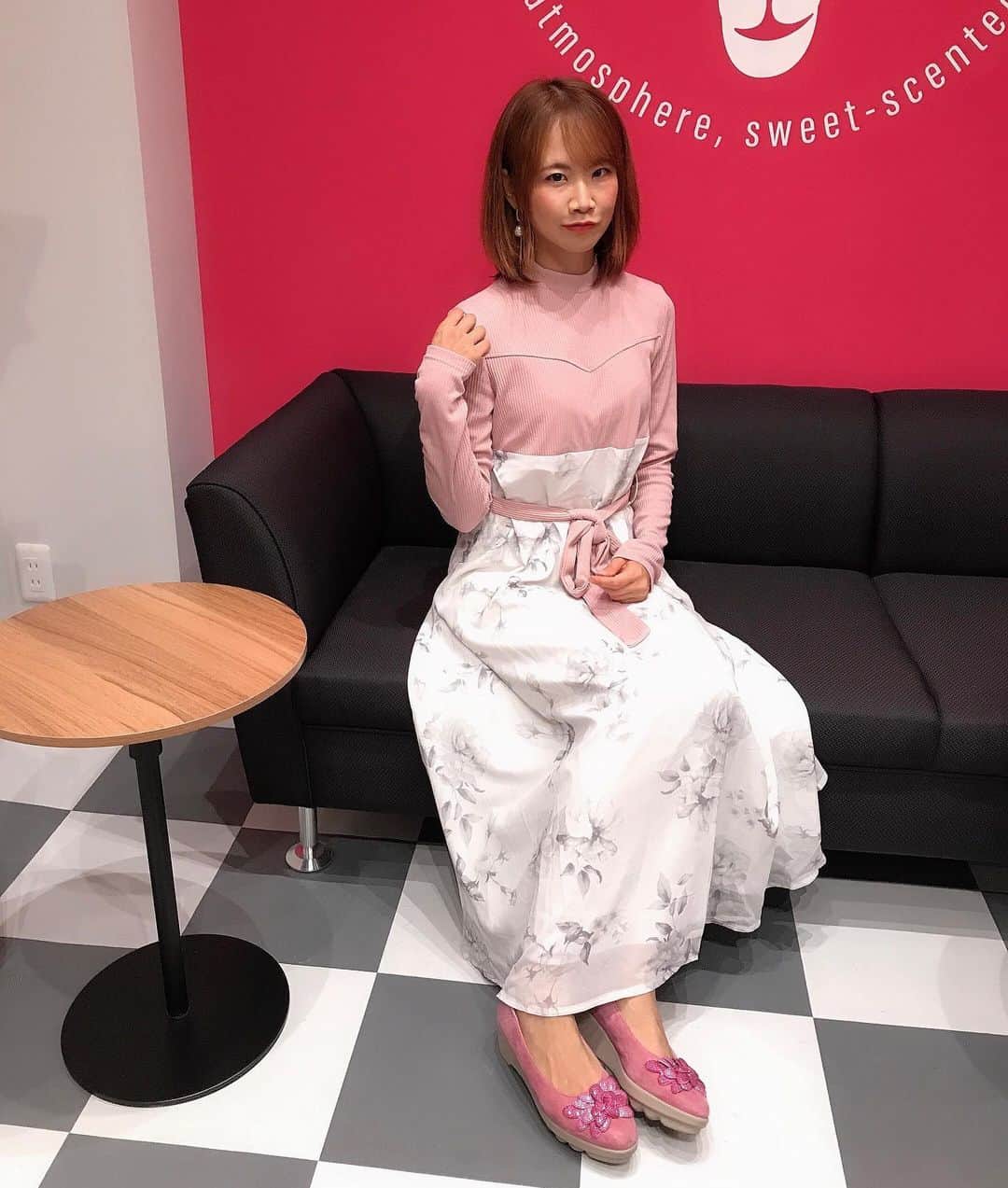 葵さんのインスタグラム写真 - (葵Instagram)「SHEINに 新ブランドFRIFUL(フリフル)が登場！！！  @shein_japan @shein_official  今までSHEINの服は韓国風や欧米風のブランドが多かったのですが、より日本人の体型にフィットしたデザインのブランドができました👏👏  さっそく私もオーダーしてみたよ🎶  可愛いピンクカラーのワンピースに一目惚れ💕 上はニット生地でスカートはふんわりしててとても可愛い😍 商品ID 21185312 みなさんにもシーインクーポンコードどうぞ✨　  クーポンコード：FRIFUL55 ※0-5999円で15%オフ, 6000円以上のご購入で20％オフ ※有効期限：2024/12/31" #PR #SHEIN #FRIFUL #SHEINコーデ #FRIFULコーデ #BeSHEINモデル #SHEINコーデ #SHEIN購入品 #秋コーデ  #購入品紹介」11月11日 9時14分 - dolphin_coconut