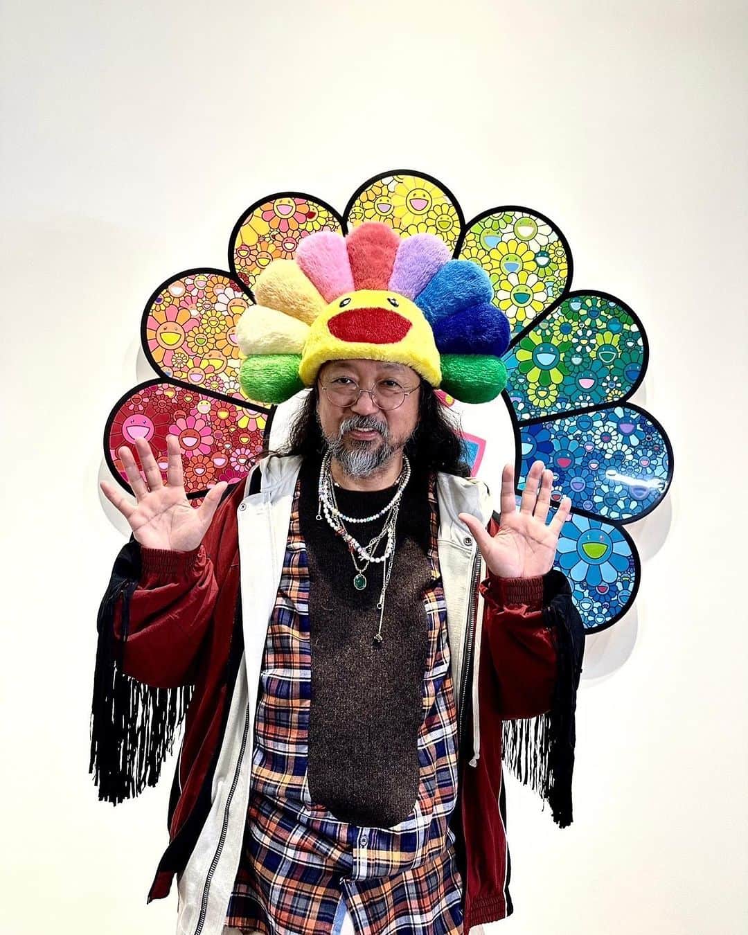 村上隆さんのインスタグラム写真 - (村上隆Instagram)「I have a show @perrotin Shanghai started 2 days ago. Please watch my new mood. 🙇‍♂️🙇‍♂️🙇‍♂️  TAKASHI MURAKAMI STILL LIFES WITH FLOWERS NOVEMBER 8, 2023 - DECEMBER 23, 2023  PERROTIN SHANGHAI 3/F, 27 HUQIU ROAD, HUANGPU DISTRICT  photo: @chiaki_kasahara_」11月11日 9時28分 - takashipom