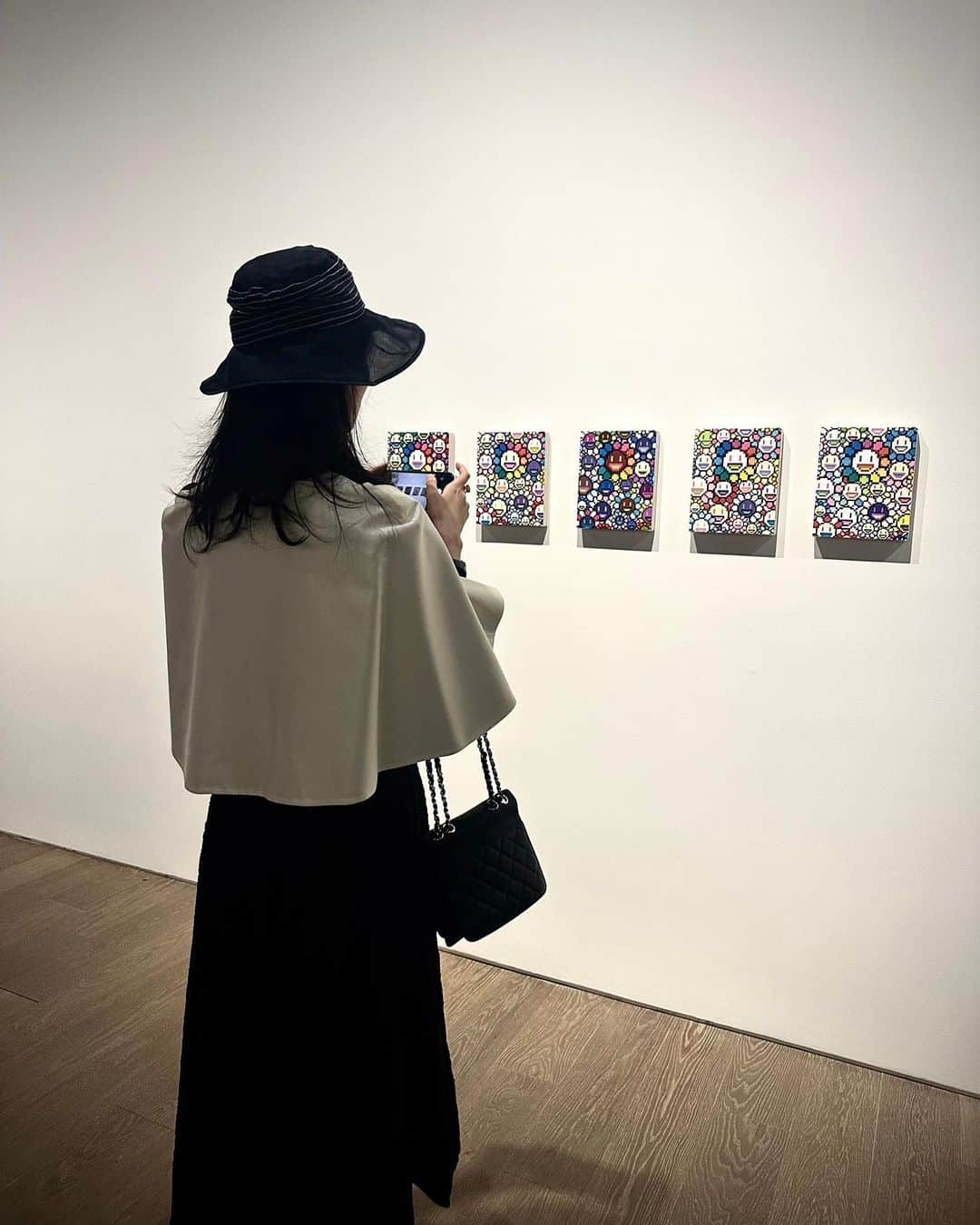 村上隆さんのインスタグラム写真 - (村上隆Instagram)「I have a show @perrotin Shanghai started 2 days ago. Please watch my new mood. 🙇‍♂️🙇‍♂️🙇‍♂️  TAKASHI MURAKAMI STILL LIFES WITH FLOWERS NOVEMBER 8, 2023 - DECEMBER 23, 2023  PERROTIN SHANGHAI 3/F, 27 HUQIU ROAD, HUANGPU DISTRICT  photo: @chiaki_kasahara_」11月11日 9時28分 - takashipom