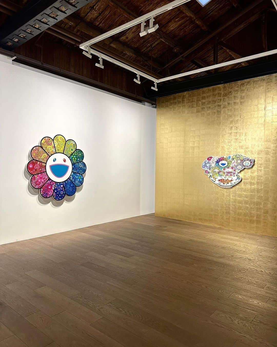 村上隆さんのインスタグラム写真 - (村上隆Instagram)「I have a show @perrotin Shanghai started 2 days ago. Please watch my new mood. 🙇‍♂️🙇‍♂️🙇‍♂️  TAKASHI MURAKAMI STILL LIFES WITH FLOWERS NOVEMBER 8, 2023 - DECEMBER 23, 2023  PERROTIN SHANGHAI 3/F, 27 HUQIU ROAD, HUANGPU DISTRICT  photo: @chiaki_kasahara_」11月11日 9時28分 - takashipom