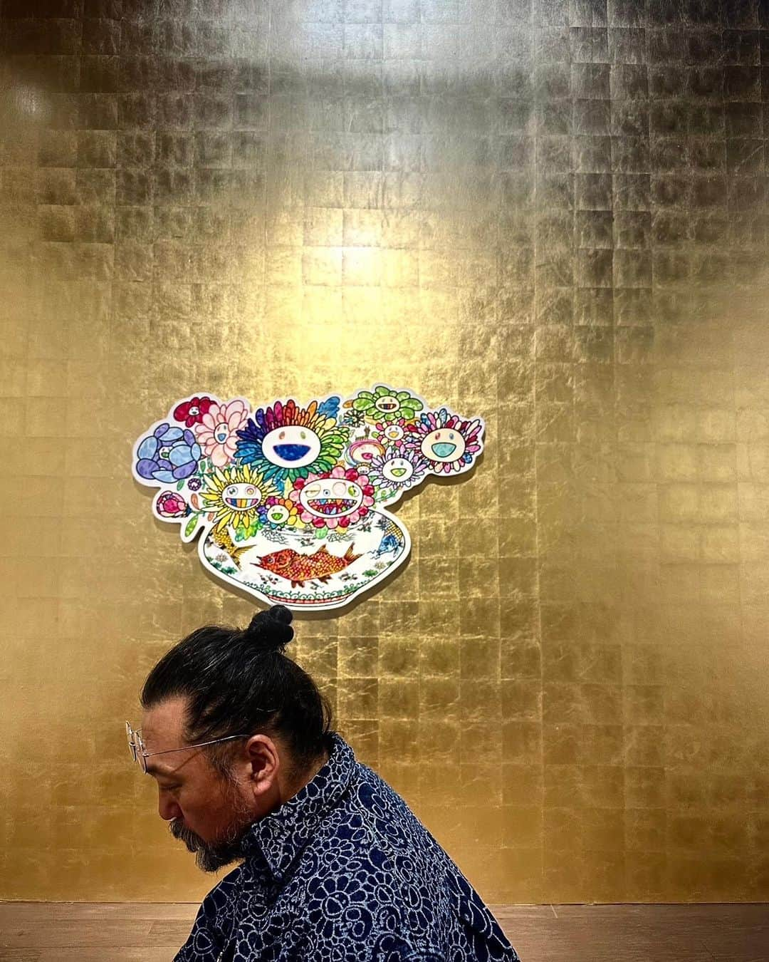 村上隆さんのインスタグラム写真 - (村上隆Instagram)「I have a show @perrotin Shanghai started 2 days ago. Please watch my new mood. 🙇‍♂️🙇‍♂️🙇‍♂️  TAKASHI MURAKAMI STILL LIFES WITH FLOWERS NOVEMBER 8, 2023 - DECEMBER 23, 2023  PERROTIN SHANGHAI 3/F, 27 HUQIU ROAD, HUANGPU DISTRICT  photo: @chiaki_kasahara_」11月11日 9時28分 - takashipom