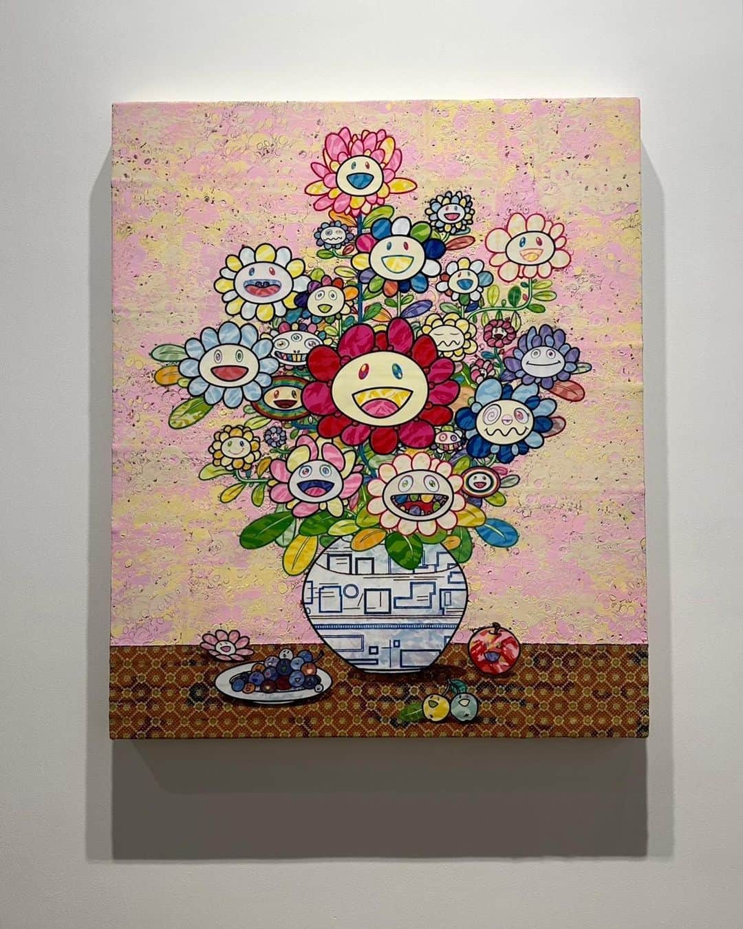 村上隆さんのインスタグラム写真 - (村上隆Instagram)「I have a show @perrotin Shanghai started 2 days ago. Please watch my new mood. 🙇‍♂️🙇‍♂️🙇‍♂️  TAKASHI MURAKAMI STILL LIFES WITH FLOWERS NOVEMBER 8, 2023 - DECEMBER 23, 2023  PERROTIN SHANGHAI 3/F, 27 HUQIU ROAD, HUANGPU DISTRICT  photo: @chiaki_kasahara_」11月11日 9時28分 - takashipom