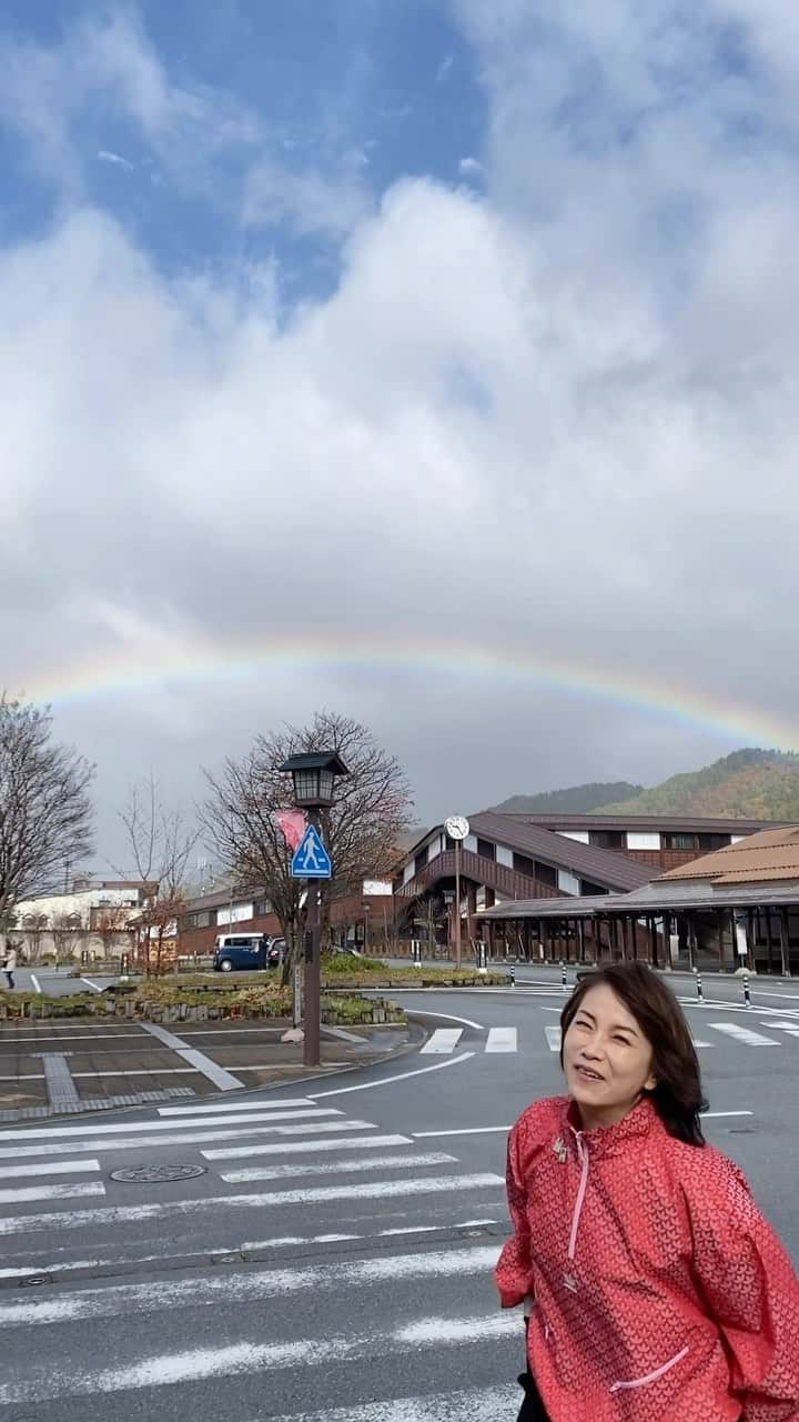 矢野きよ実のインスタグラム：「AM9:25 飛騨古川に虹がかかりましたー🌈いい日になりますーーー」