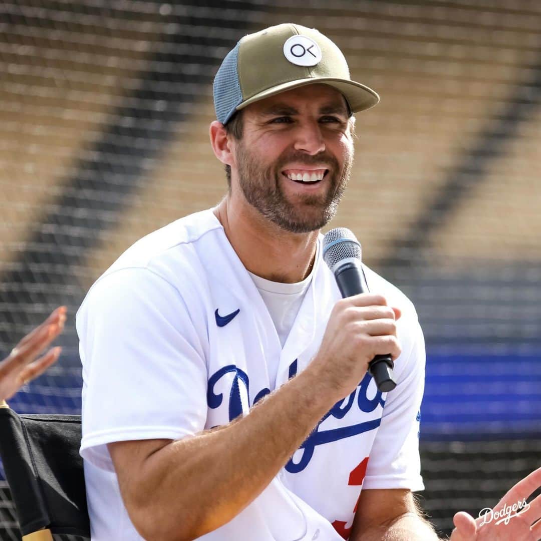 Los Angeles Dodgersのインスタグラム：「The Dodgers, along with @lacdmh, hosted military heroes and their families at Dodger Stadium this afternoon for a special Veterans Day batting practice. Chris Taylor, Steve Yeager and Billy Ashley met with veterans and active-duty service members for BP, a Q&A and more.」