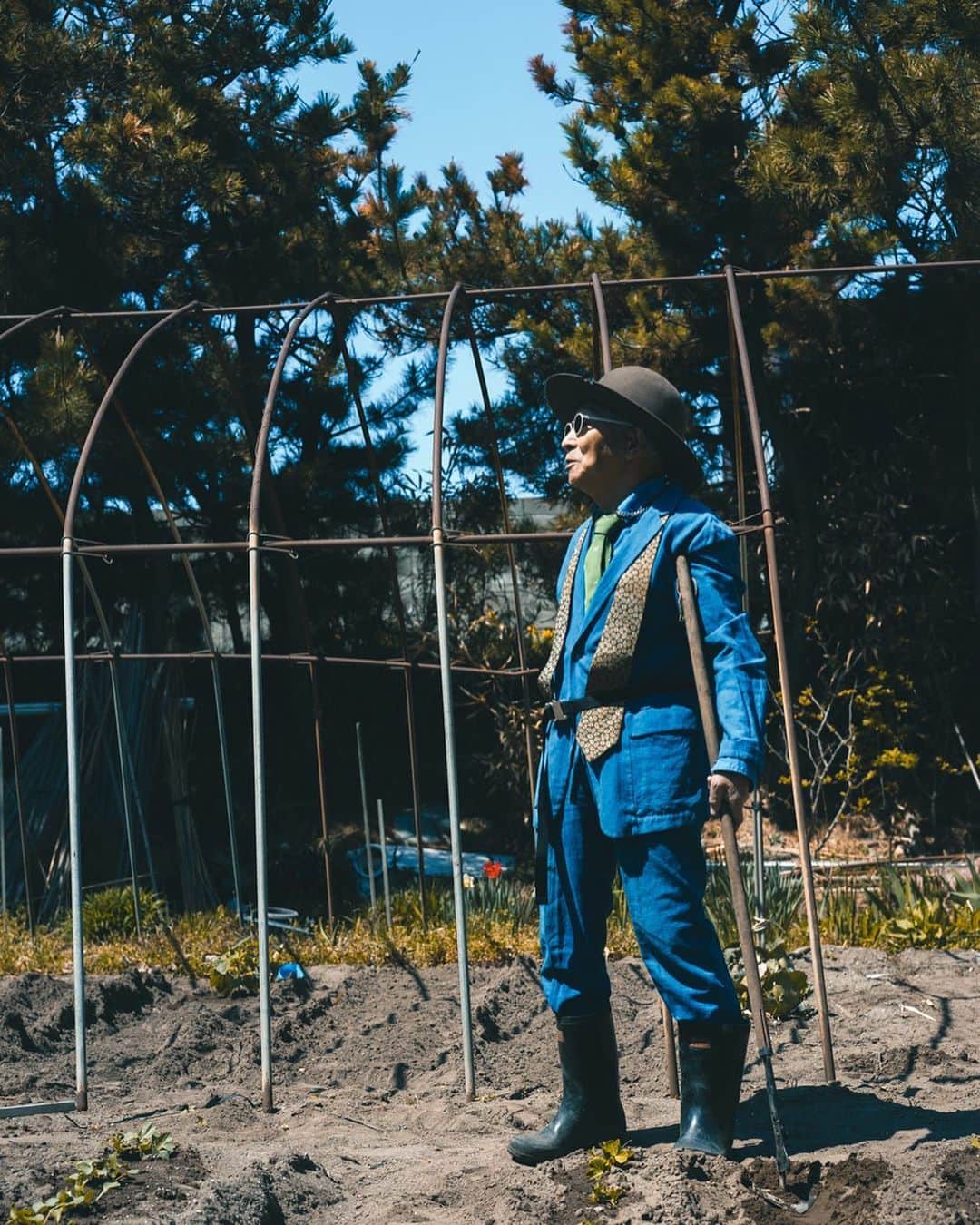 シルバーテツヤのインスタグラム：「Where's Autumn?🍂 #踊る暇があったら耕してえ #NOGUE」