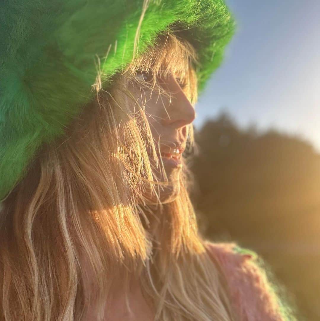 ハイディ・クルムのインスタグラム：「Ready for the weekend ? ☀️❤️🥰🌸」