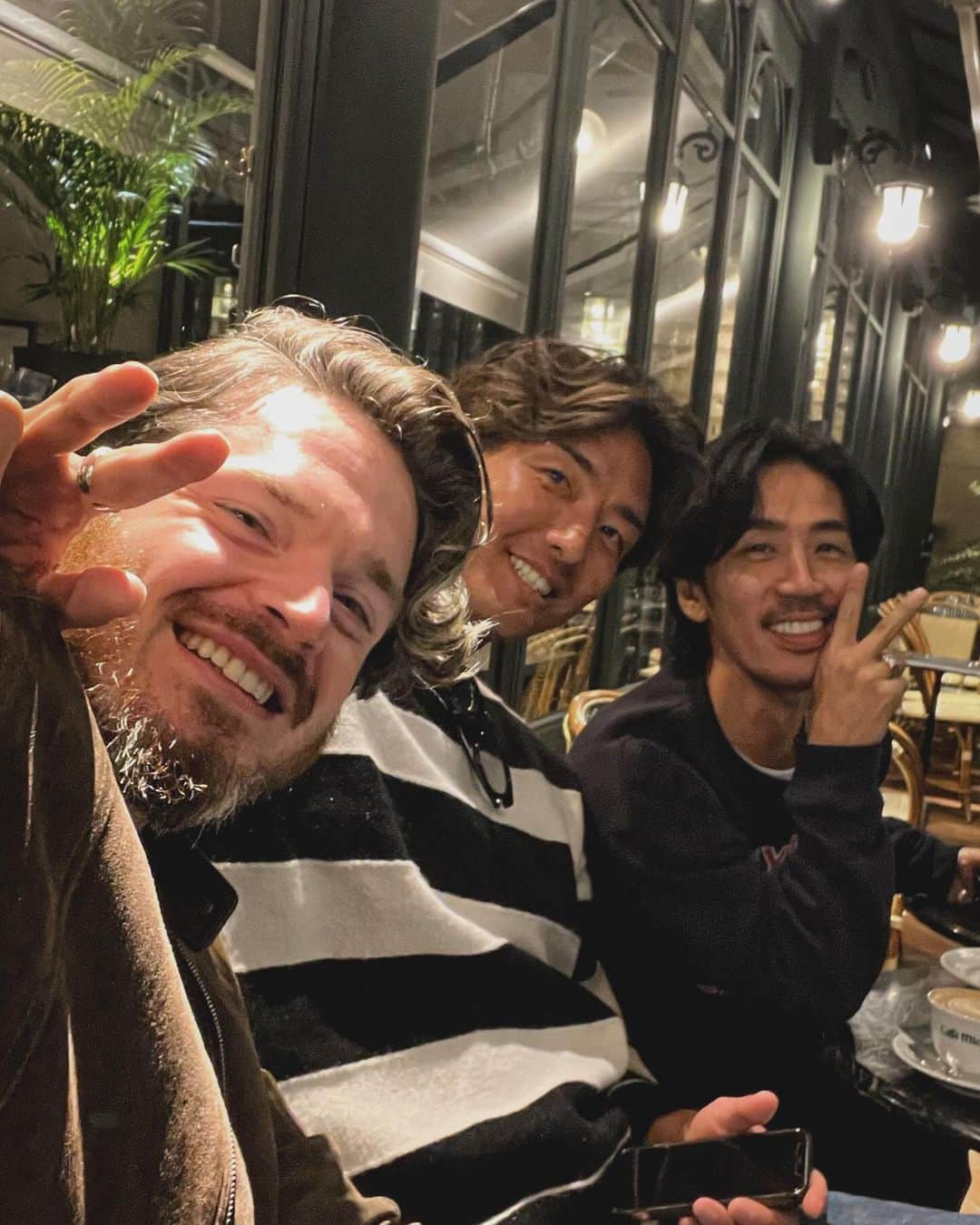 エバンズマラカイ(マラチ)のインスタグラム：「Cheers boys🤙🏼  @shota_hagiwara @daisuke.abe_official」