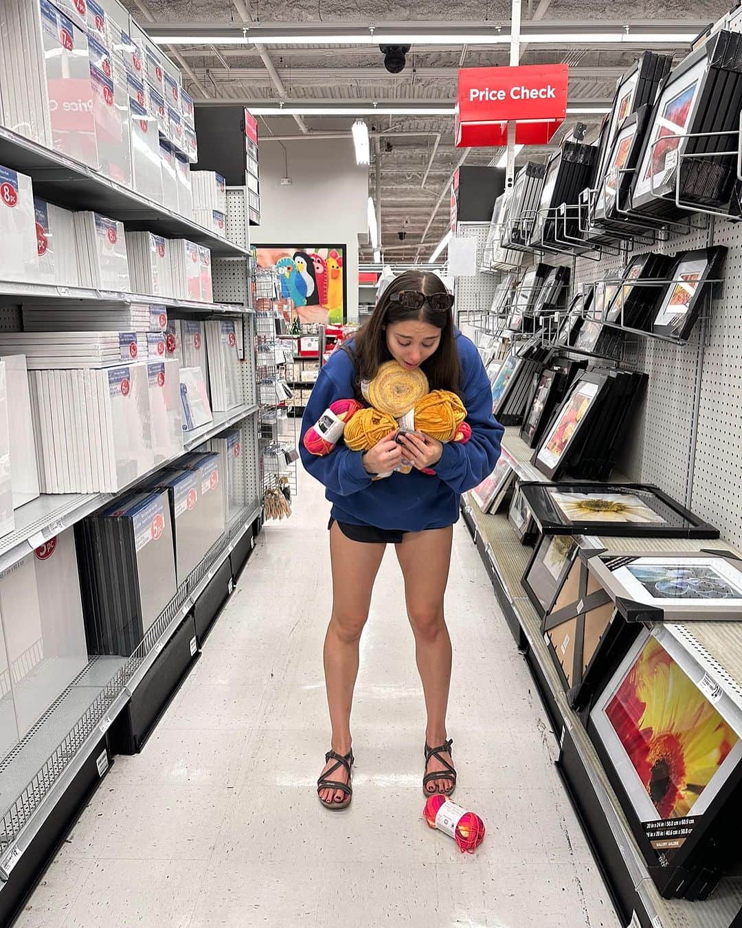 キーラ・コサリンのインスタグラム：「a story in 7 parts 🧶  (as captured by @emlynmusic)」