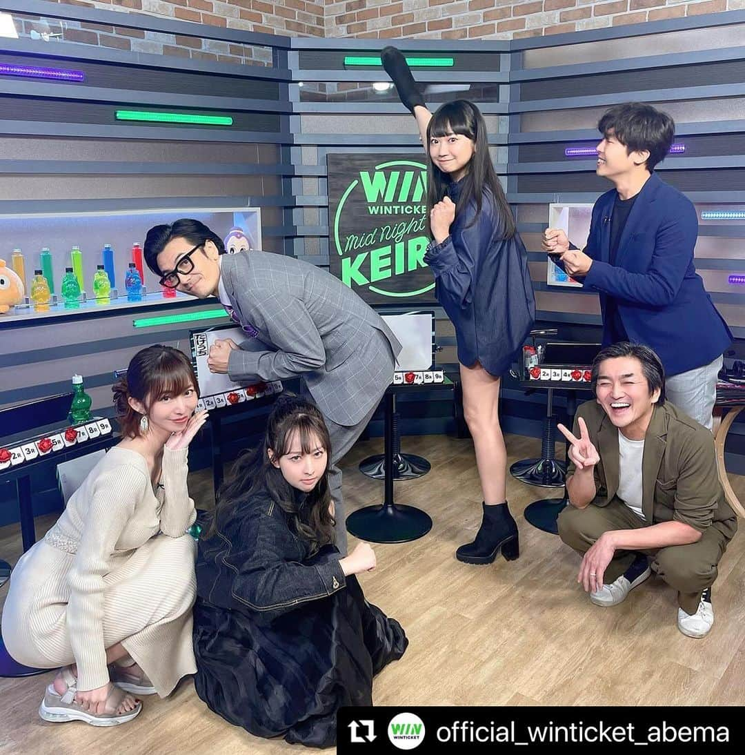 相沢菜々子のインスタグラム：「ありがとうございます☺️✨  #Repost @official_winticket_abema with @use.repost ・・・ ミッドナイト競輪 奈良•最終日、ご視聴ありがとうございました🦌  今日は、身長173センチ9頭身ボディの相沢菜々子ちゃんが番組初登場&初競輪🚴‍♀️ 本日競輪が初めてということで、ベテランの堤さんや徳井さんが普段買わないような買い方をするから2人は大興奮😆ガミったかと思えば13,000ptの払い戻し。しまいには、スマホの操作ミスで購入した超万車な買い目が惜しかったり…とんでもないビギナーさんがやってきました🥳 頭脳派で、負けず嫌い。そして徳井カウンセラーによると、芯を持ってそうで実は持っていない。スピリチュアルを気にして前に進めなそうと分析😂  ハチ子ちゃん、また遊びに来てください💖  #abema #winticket #ミッドナイト競輪」