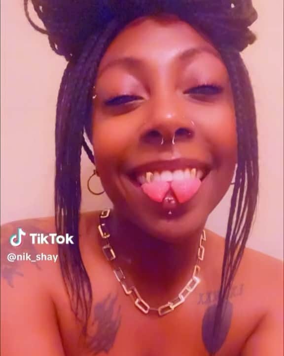 プライズのインスタグラム：「😳😳😳😳 Can Somebody Tell Me Where I Can Find One Of These From??? 👅👅👅👅 Damn I Wonder What Dat Feel Like Bih!!!! 😍😍🤣🤣 Watch How She Make That MTFer Clap @ The End Bih!!! 😳🤣🤣😍 #Plies #KingCircleHat #Choke」