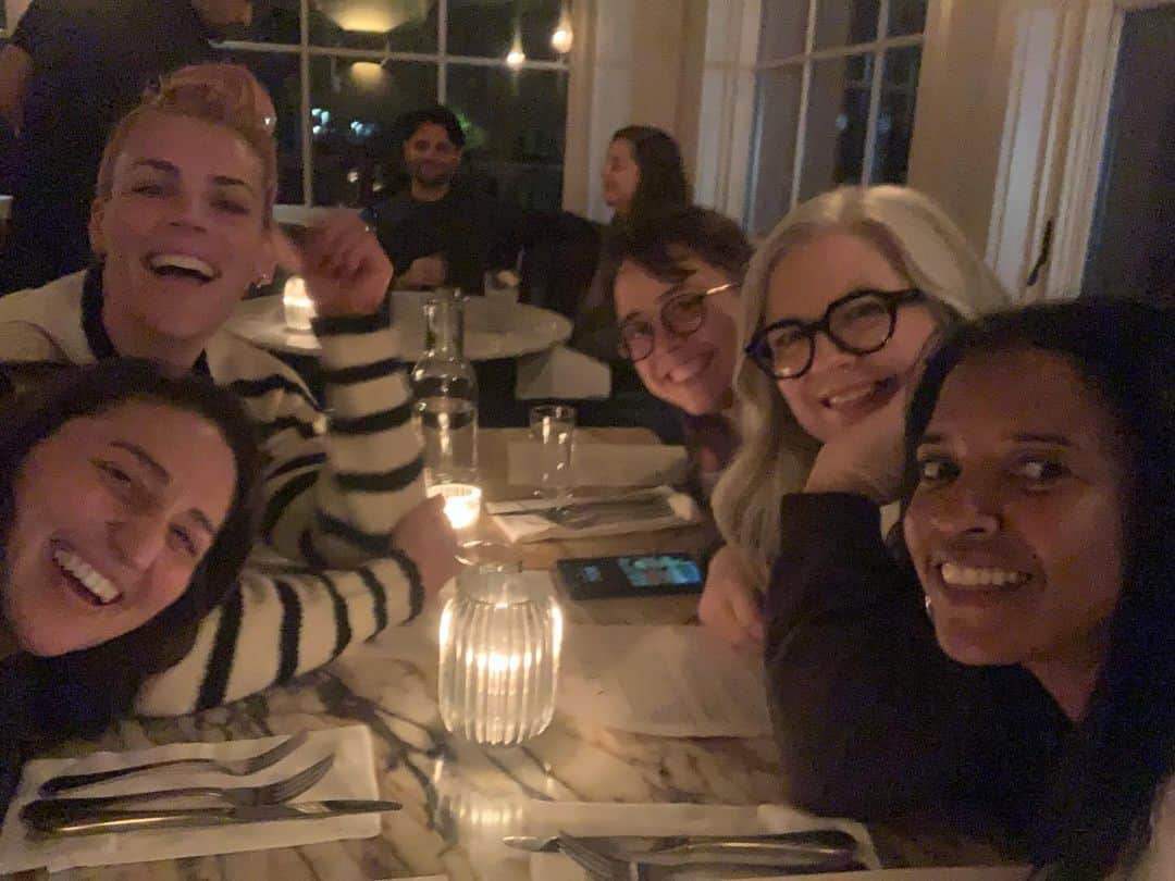 ビジー・フィリップスのインスタグラム：「1-3: the most perfectly timed reunion with my #girls5eva that my heart and soul needed. there are truly not many like @sarabareilles @reneeelisegoldsberry @pellpix & @j9burrito and I am so extraordinarily lucky they have loved me back these past 3+ years and we can’t wait for you to see SEASON 3 on @netflix 😭❤️✨4. a new pig pot glazed and finished 5. me as Mrs. George in @meangirls 6. Me as me in my bathroom 7. have i ever related more to Flaco more? He left Central Park last week, and is now looking for a mate in the east village only he doesn’t know there are absolutely no Owls of his type in North America so he’s just hooting from balconies in vain, hoping against hope that there’s some sweet Eurasian eagle owl somewhere that will hear him and see him and show the fuck up. God i love this fucking owl. Also- i’m writing the screenplay of this -consider the post as my registering the idea. 8. just a funny text exchange with my mom from last week about the elections in ohio and Virginia ✨」