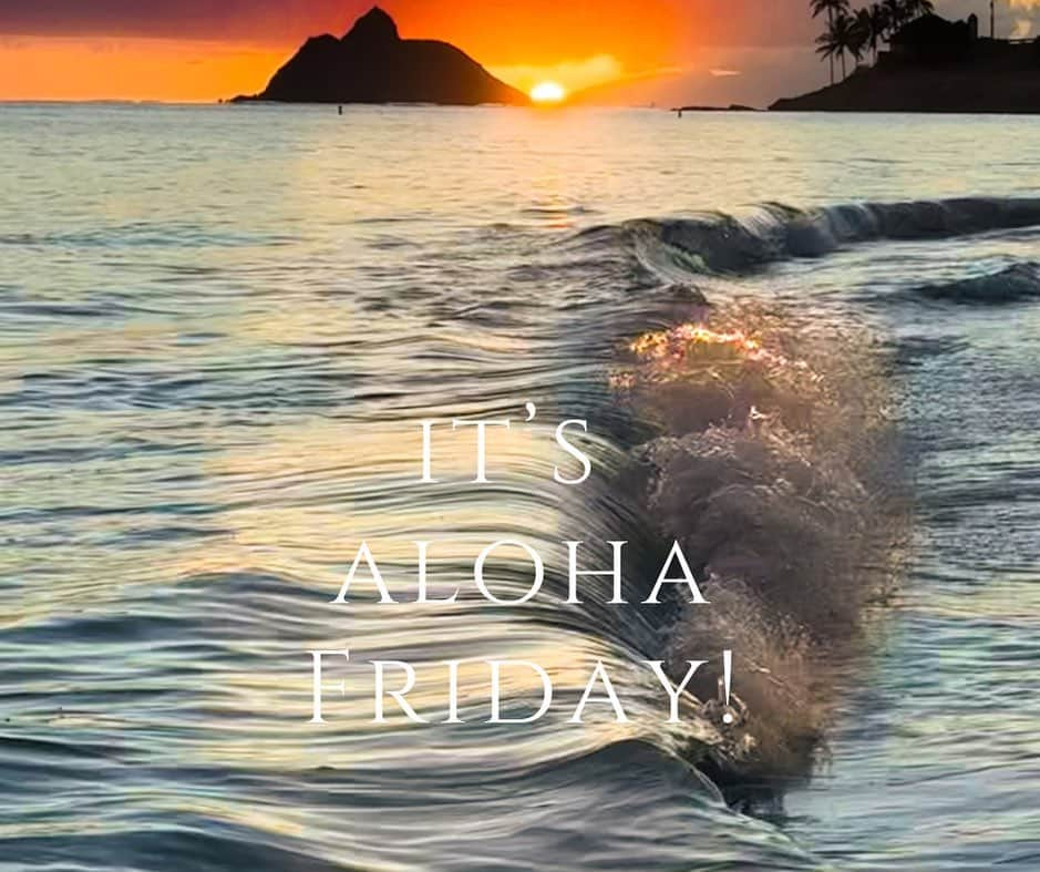 Lanikai Bath and Bodyさんのインスタグラム写真 - (Lanikai Bath and BodyInstagram)「Enjoy the weekend! #alohafriday #lanikaibathandbody #maliazimmerman」11月11日 10時29分 - lanikaibathandbody