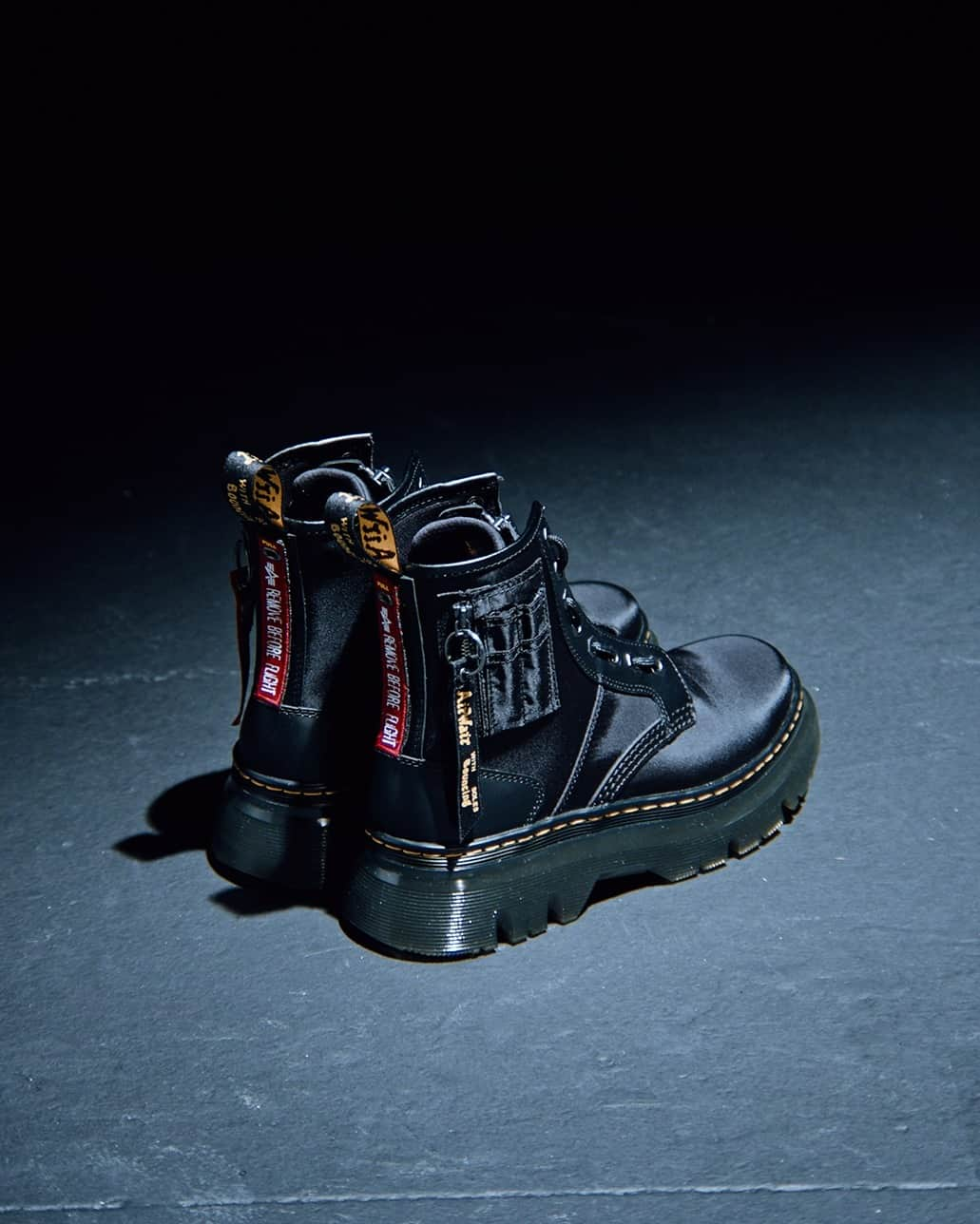 ALPHA INDUSTRIES JAPANさんのインスタグラム写真 - (ALPHA INDUSTRIES JAPANInstagram)「DR. MARTENS x ALPHA INDUSTRIES｜その瞬間を自分のものに。ALPHA INDUSTRIESとのコラボレーションは、私たちが持つヘリテージを称えるコレクション。ワーカーとミリタリーの精神を礎とした歴史を掘り起こし、ディテール随所に次の未来を表現。  ■11/10発売　PM12：00～ 【Dr.Martens x ALPHA】 MA-1 #TA0494 ¥31,900(in tax）、Col : 9001(BLACK)   ■11/10予約販売　PM12：00～（11月下旬発売） 【Dr.Martens x ALPHA】 TARIK 8hole boots #TZ9001 ¥31,900(in tax）、Col : 9001(BLACK)  【Dr.Martens x ALPHA】 1460BEN 8hole boots #TZ9001 ¥34,000(in tax）、Col : 9019(OLIVE)  【Dr.Martens x ALPHA】LITE BACKPACK #TZ9002 ¥37,400(in tax）、Col : 9001(BLACK)  #DrMartens #ドクターマーチン #alpha_industries_japan」11月11日 10時30分 - alpha_industries_japan