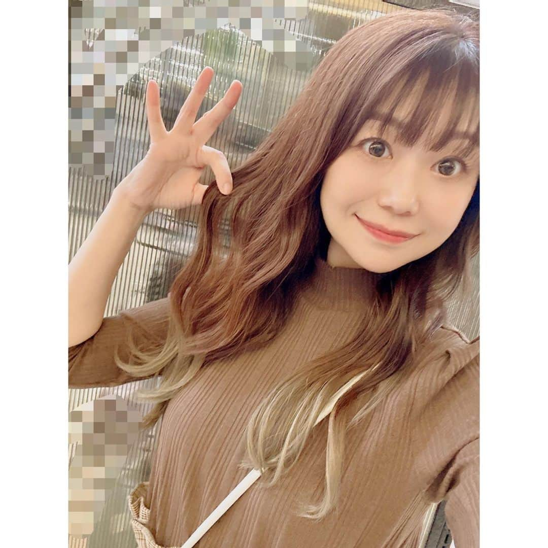 水野愛日さんのインスタグラム写真 - (水野愛日Instagram)「毛先カラーに挑戦してみました  毛先だけだけど、数十年ぶりのブリーチ😳 4時間半も美容院に居るのなんて本当に久しぶりでした😂  なんか紅葉してる気分🍁   #毛先カラー  #毛先カラーグレージュ  #ロングヘア  #水野愛日   #この髪色のうちにまた撮影したい」11月11日 10時39分 - mizunomanabi