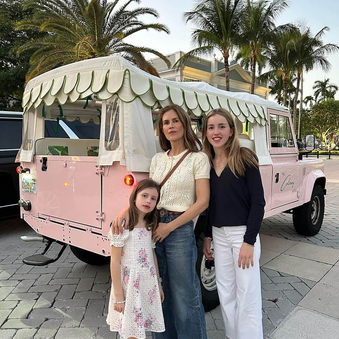 グッチ・ウェストマンのインスタグラム：「How happy are we to have a girls weekend at our favorite @thecolonypalmbeach ?! ❤️❤️ @mcarfrae 🥰🥰🥰😊」