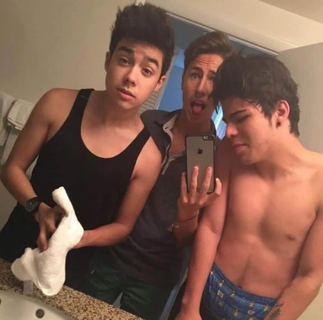 Sebastián Villalobosのインスタグラム：「JAJAJAJAJAJAJAJAJAJAJAJAJAJAJAJAJAJA」