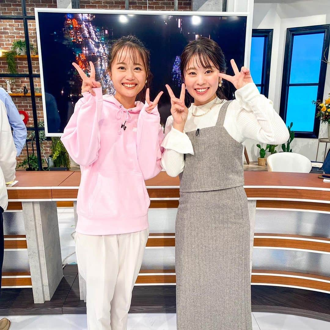 広島ホームテレビ「HOME NEXT neo」さんのインスタグラム写真 - (広島ホームテレビ「HOME NEXT neo」Instagram)「野村です！  昨日の写真✨  後ろのピタニューのプラズマと吉弘アナの相性がよく合成かのようにも見えますが… 3人で撮りました！🤣  初めてのMC代打で緊張しましたが、 隣には吉弘アナ、勝ちグセでは岡本アナがいて安心して進められました☺️🫧  #ピタニュー #広島ホームテレビ  #吉弘翔 アナ#岡本愛衣 アナ#野村舞」11月11日 10時59分 - home.announcers