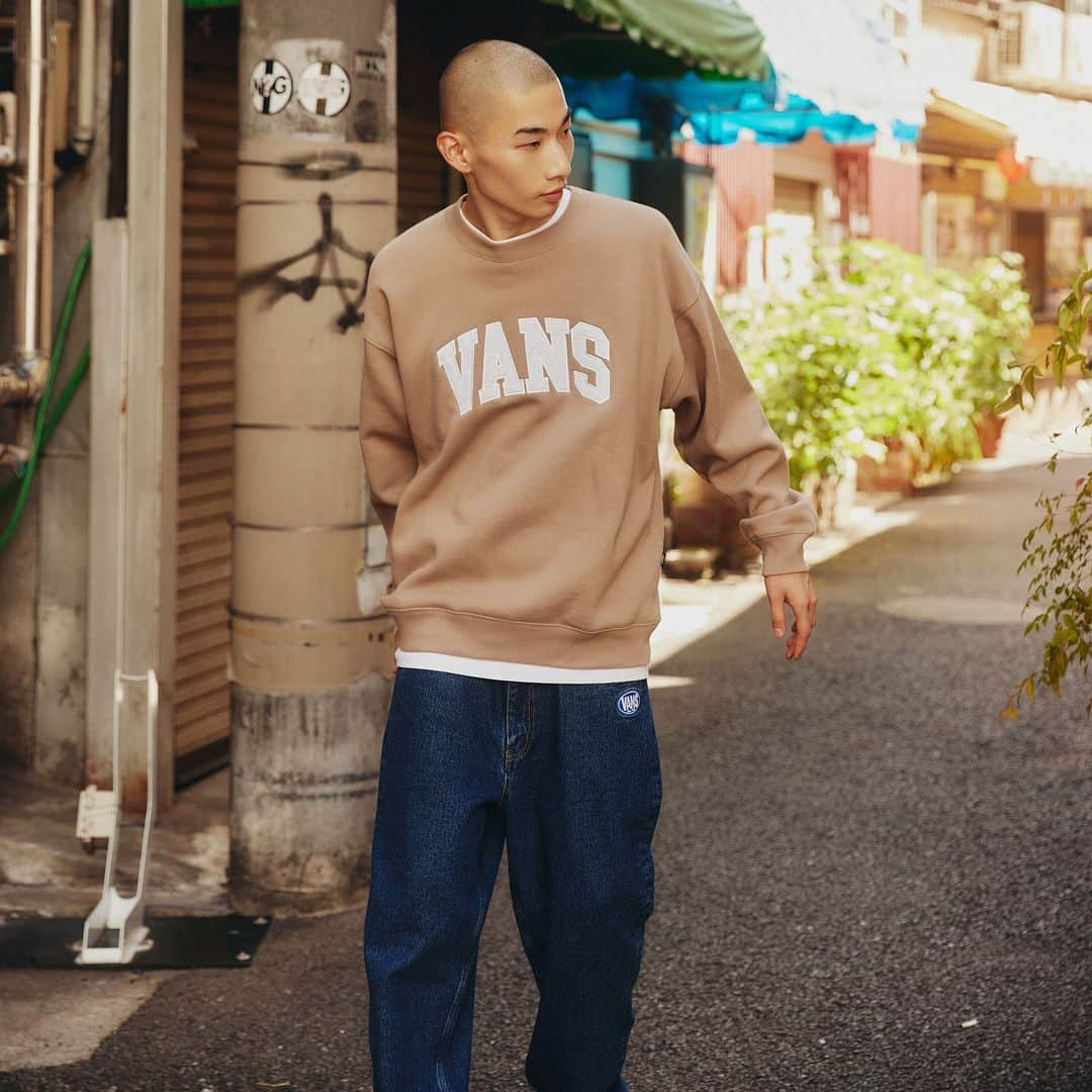 ABCマートさんのインスタグラム写真 - (ABCマートInstagram)「・ ＜ RECOMMEND ＞  VANS M LOGO PATCH C SWT 123C1040501 NAVY／BEIGE／ASHGRAY  【VANS FW23 APPAREL COLLECTION】  ABC-MART ONLINE STORE  特設ページにて公開中  https://www.abc-mart.net/shop/pages/2023f-vans-apparel.aspx  #abc #vans #vansjapan @vansjapan」11月11日 11時00分 - abc_mart_japan