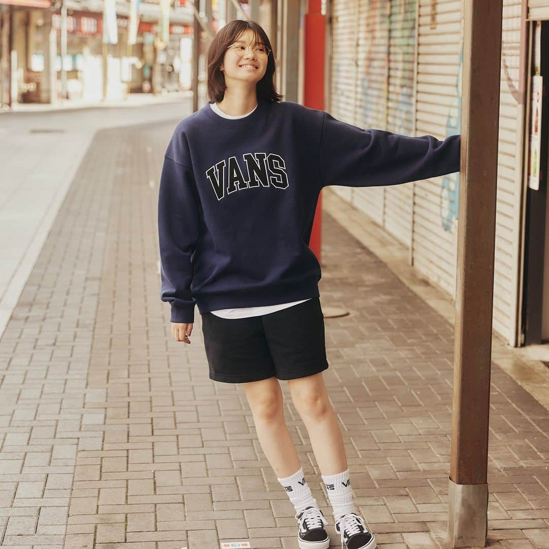 ABCマートのインスタグラム：「・ ＜ RECOMMEND ＞  VANS M LOGO PATCH C SWT 123C1040501 NAVY／BEIGE／ASHGRAY  【VANS FW23 APPAREL COLLECTION】  ABC-MART ONLINE STORE  特設ページにて公開中  https://www.abc-mart.net/shop/pages/2023f-vans-apparel.aspx  #abc #vans #vansjapan @vansjapan」