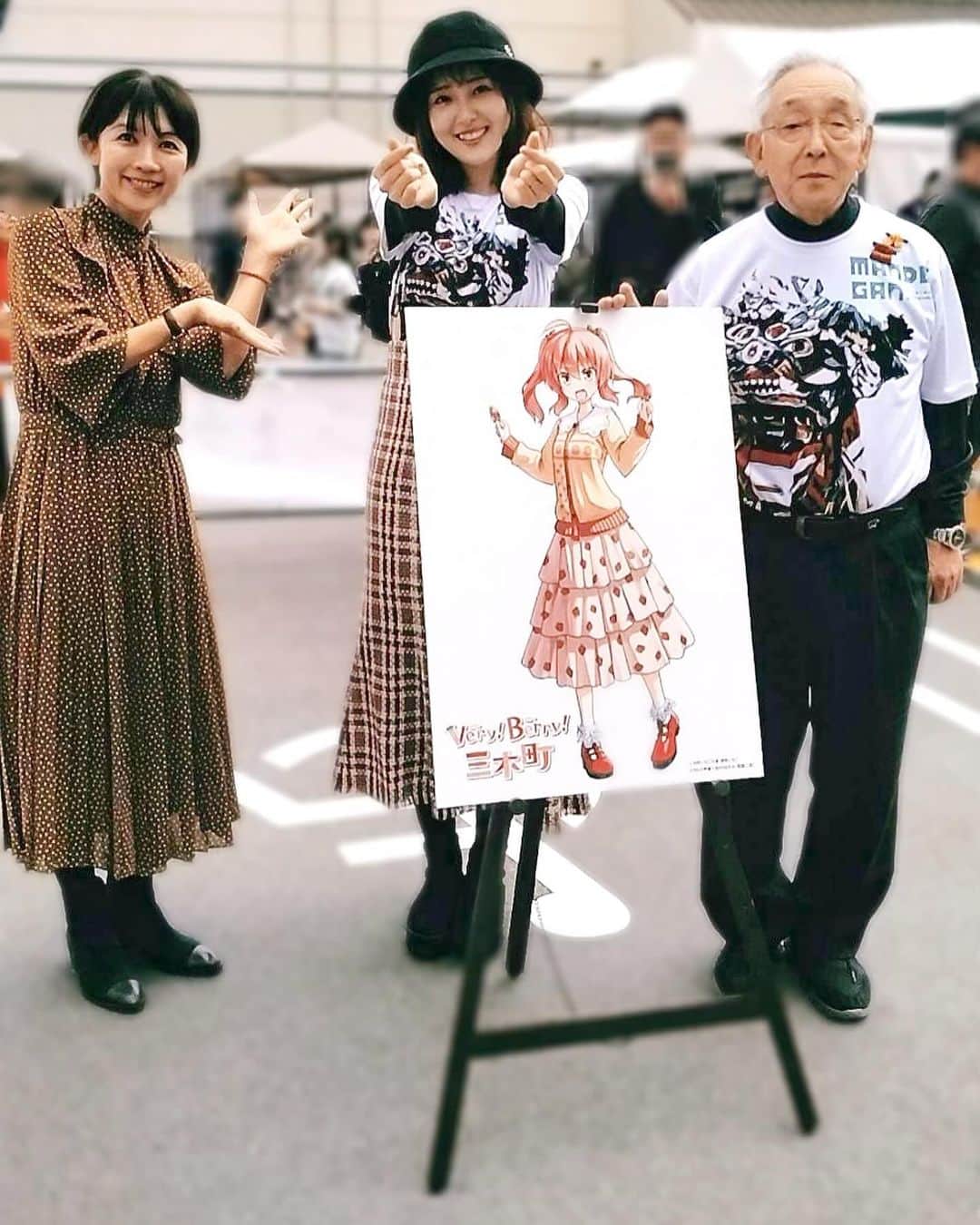 長久友紀さんのインスタグラム写真 - (長久友紀Instagram)「改めてになりますが、 香川県三木町の「獅子たちの里　三木まんで願。」にお越しくださった皆様、そして遠くから念を届けてくださった皆様、ありがとうございました♪  1月ぶりの香川県の地に降り立ちましたが、今回は念願の三木町巡りができてとっても楽しかったですー！！！  巡った場所は ①なりや本店　讃岐うどん あったかいおうどん食べたんだけどめっちゃちゅるっちゅるで美味しかったー！！  ②三木町庁舎 サインを書かせていただいたり、町長さんから渡邊雄太選手のお話を聞かせていただきました🏀  ③太古の森 メタセコイアの木を初めて見たんですが、まるでジュラシックパークの世界に入ったみたいだった！🦕 行った時も少し色づいてたけど、今はもう紅葉が見頃なのかしら？♡  ④MUCCA 太古の森からすぐのジェラート屋さん🍨 MUCCAミルクといちごミルフィーユのダブルを食べたよ🥛🍓 美味しすぎて写真撮らなきゃって思い出したのは食べてからでした... いちごミルフィーユは甘すぎないから大人向けらしいよ！ いちごミルクもあって、そちらはお子様におすすめらしい♡  ⑤白山神社 ちょうど夕方ごろに行ったんだけど、紅葉も綺麗で夕焼けに照らされた白山神社がめっちゃエモかった(//∀//)  ⑥骨付丸　亀鳥 一鶴に行こうとしたんだけど、めっちゃ並ぶーって聞いて地図で骨付鳥を探して行ったのがここ！！ 親鳥と雛鳥どっちもマネージャーさんと半分こしたよ🐓 もちろんおにぎりもマストで頼んだ！🍙  ⑦21時にアイス 骨付鳥食べた後になんか甘いもの食べたいねーってマネージャーさんと話して、またまた地図で近くのデザート屋さん調べたらここが気になって行ってみた！ ちゃんと撮影スポットもあって、サイズ感もちょうど良かった✨ 限定のパンプキンのアイスにしました(マネージャーさんもそれにしてた)🎃🍨  今回二日間タクシーを貸切していただいたんだけど、そのタクシー運転手の方が香川のうどんにとっても詳しい方で、実はこっそりイベント前にうどんを二軒くらい周って下さいました！ お店ごとに違った良さがあって私もまた香川に行った時はいろんなうどん屋さんハシゴしたいなぁって思いました！  いろんな場所を巡ってみて、沢山の三木町の方ともお会いしたんだけど、皆様とっても温かい素敵な方々ばかりでした…✨ また次こそはいちご狩り体験も出来ますように…🍓♡」11月11日 11時26分 - nagakuyuki