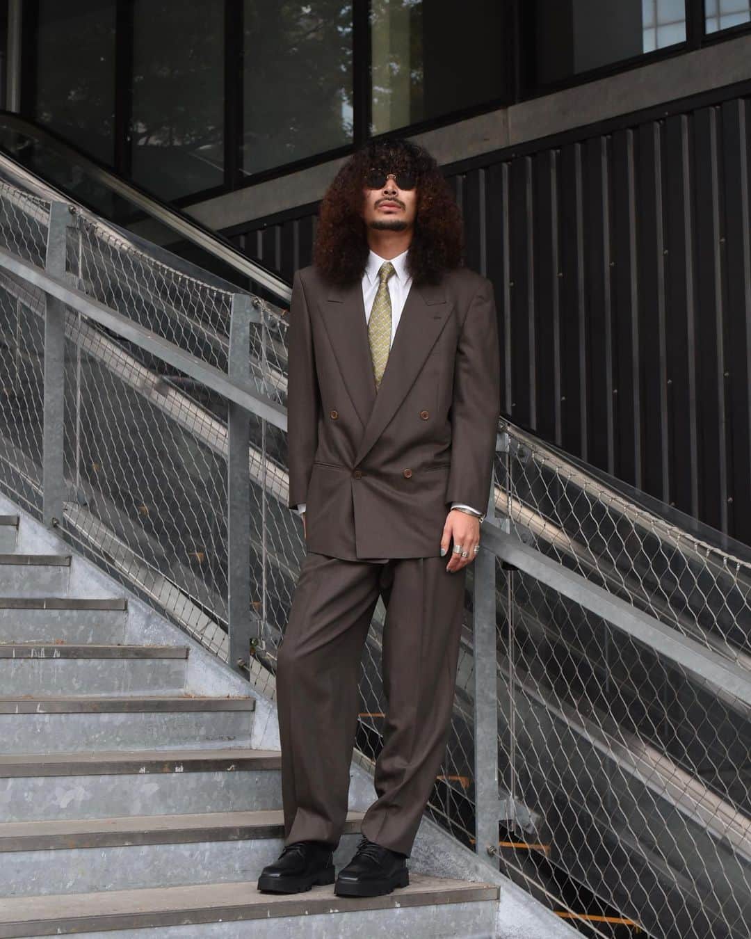 のインスタグラム：「・ ・ 【 Pick Up Styling 】 ・ T - DASH - Stripe Double Tailored Setup ・ 着用モデル: @tomizawaaaaaa 185cm ・ こちらの商品はdudeアカウントプロフィールのURL「dude online」より通販可能な商品となっております。 ・ スタイリングを中心に更新している @dude_harajuku・ 日常・お客様・アイテム等を発信する @dude_harajuku_daily・ どちらのアカウントも是非フォロー宜しくお願い致します。 ・ ・」