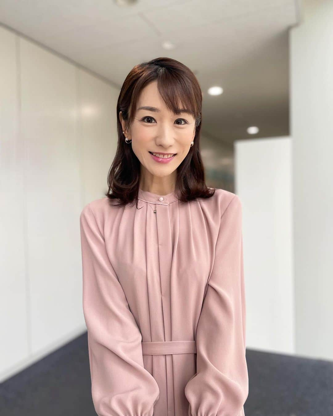 堂真理子さんのインスタグラム写真 - (堂真理子Instagram)「おはようございます！ 昨日のワイド！スクランブルの衣装は、  ☆ワンピース… #ノーリーズ ☆アクセサリー… #starjewelry  でした👗✨  一気に寒くなりましたね❄️ 体調にはお気を付け下さい。   #大下容子ワイドスクランブル #ワイドスクランブル #ニュース #テレビ朝日 #堂真理子 #アナウンサー #アナウンサー衣装 #番組衣装」11月11日 11時32分 - mariko_do