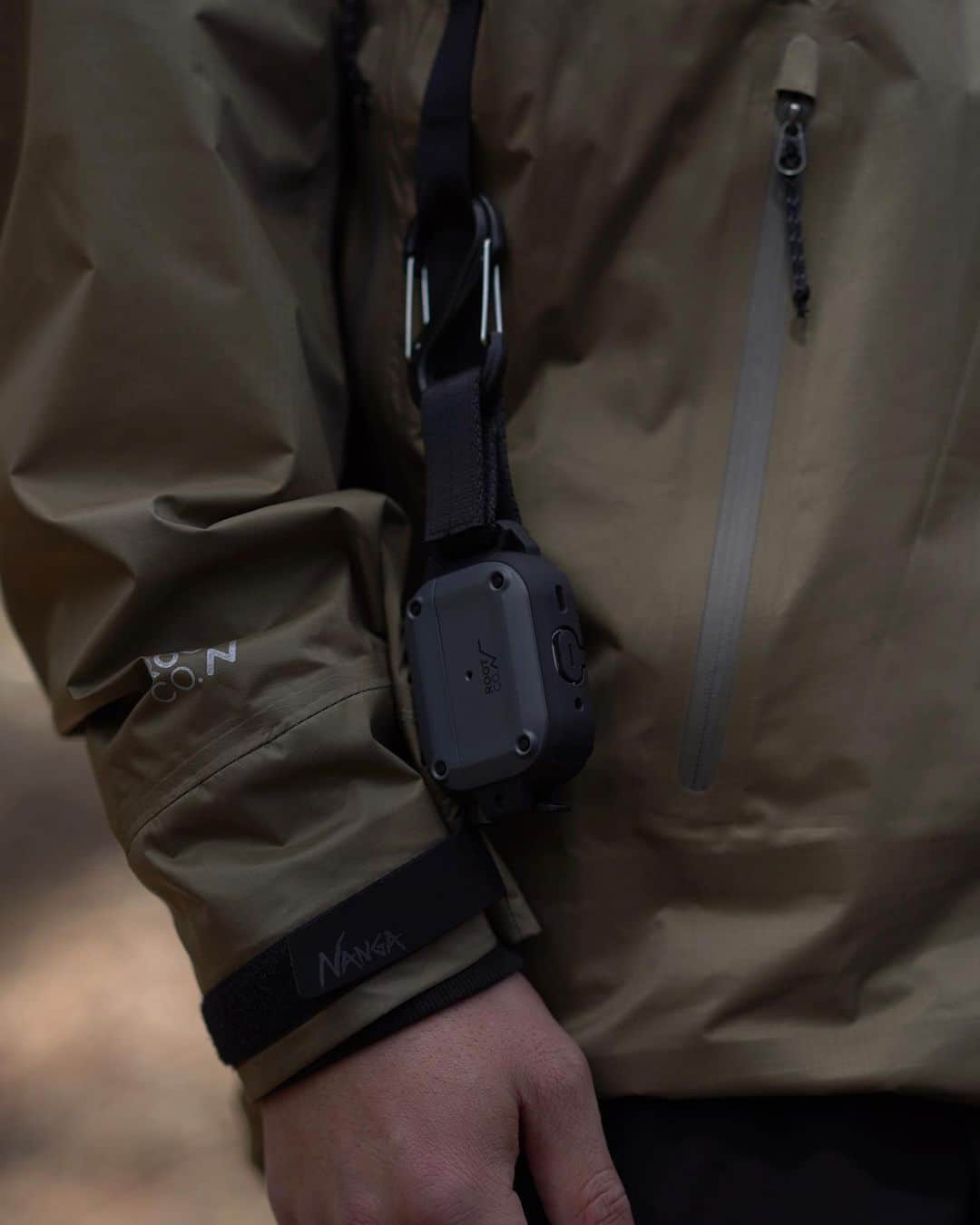 ROOT CO. Designed in HAKONE.のインスタグラム：「. GRAVITY Shock Resist Case Pro. for AirPods  #rootco #root_co #shockresistcasepro #airpods #airpodspro #airpodscase #outdoor #outdoors」