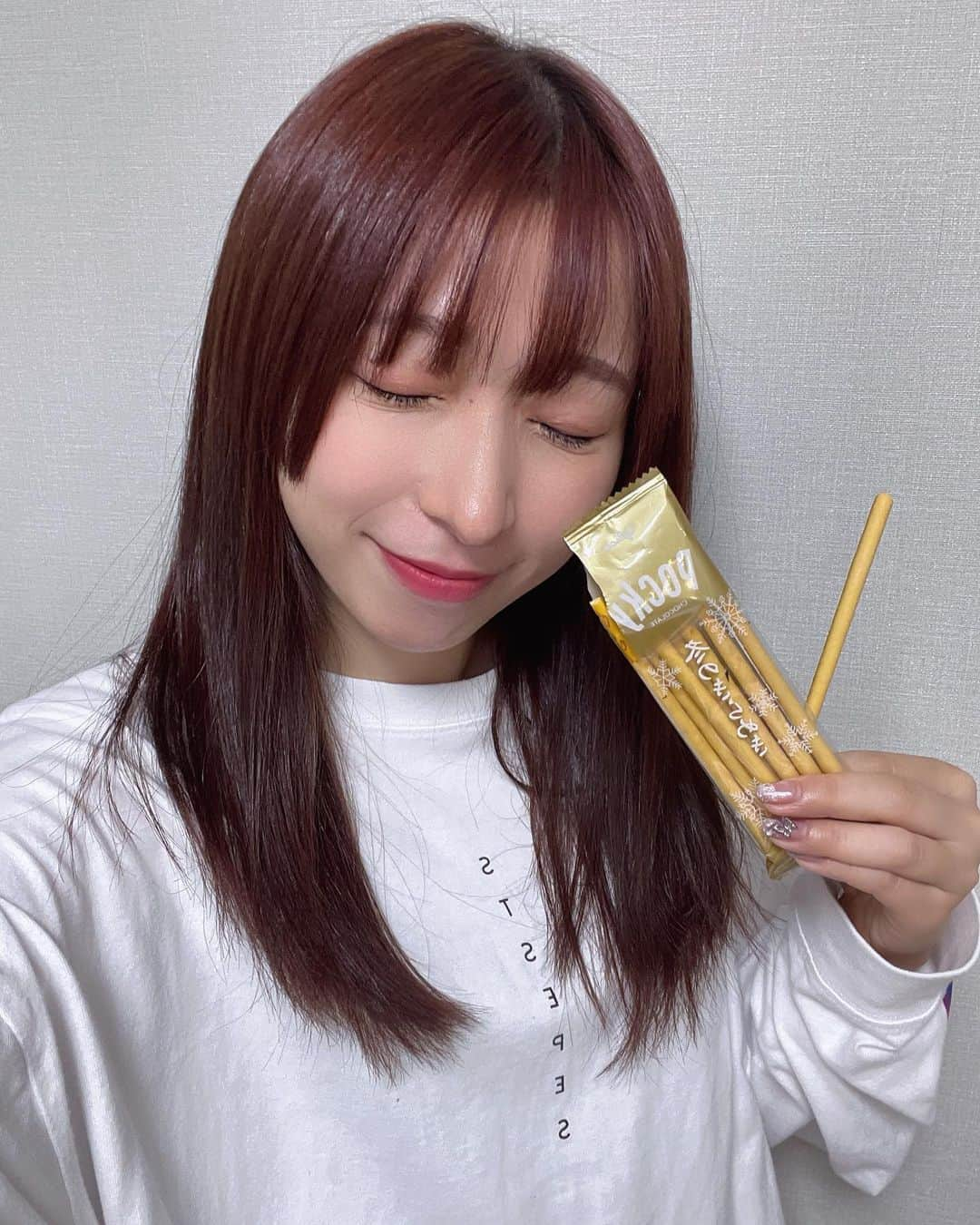 大黒柚姫のインスタグラム：「＊ #ポッキーの日 🍭🍫 このポッキーの味大好きだから今年もこの季節が来て嬉しいー♥️  #ポッキー#follome #selfie #instadaily #instalike #tflersn #idol #アイドル#fyp#Japan #셀카#일상#셀스타그램#팔로우」