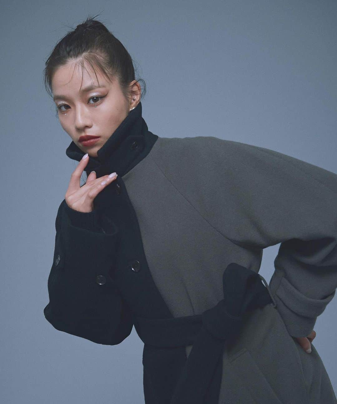 united tokyoさんのインスタグラム写真 - (united tokyoInstagram)「UNITED TOKYO | 2023 WINTER OUTER LOOK  2wayステンコート 28,600yen  アートスペルジャガードニット 12,100yen  ドロストバルーンスカート 22,000yen  ラウンドトゥレザーブーツ 24,200yen  #unitedtokyo  #ユナイテッドトウキョウ #2023aw #winterlook」11月11日 11時52分 - united_tokyo