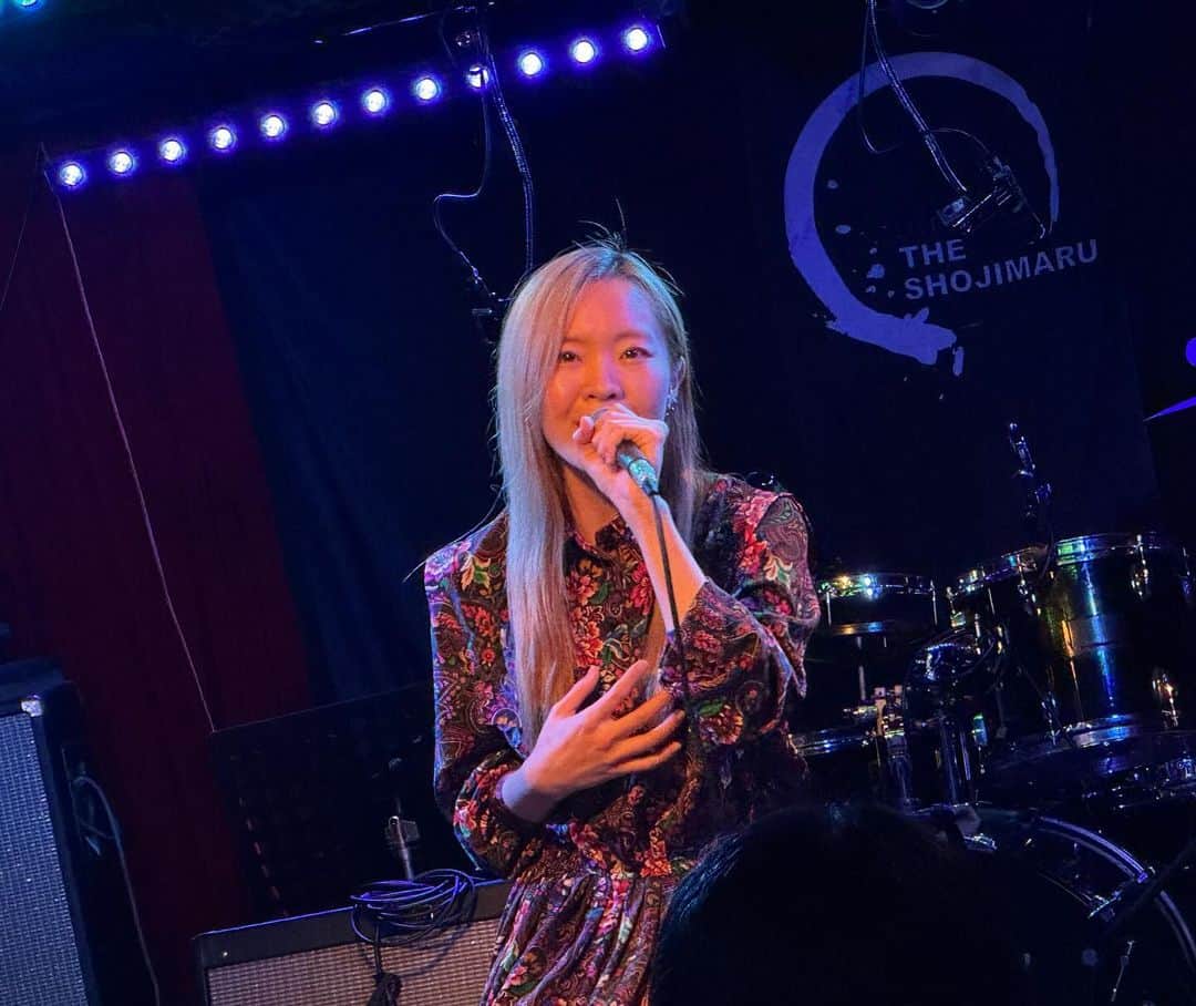 伊藤菜々子のインスタグラム：「昨夜はChris&ちぐPre. Just the way we are!!! at 神田SHOJIMARU でしたー🎤  ありがとうございましたっ😆✨  ブログ↓ https://ameblo.jp/sevenana0215/entry-12828218628.html」