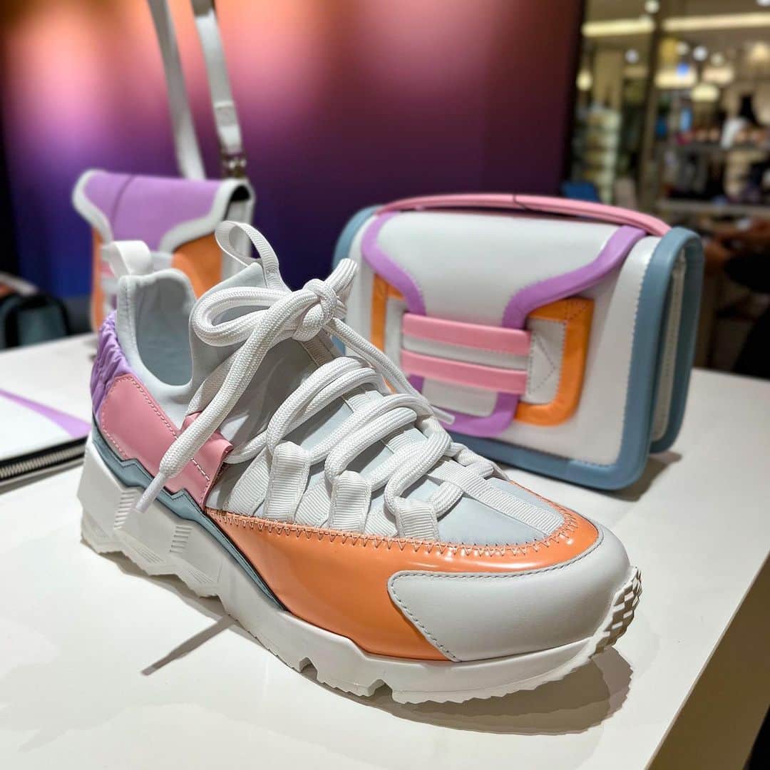 のインスタグラム：「. 「PIERRE HARDY」POP UP STORE At 4F CotocotoStage42 Until 11/14(tue)  フランスのシューズ＆アクセサリーブランド、ピエールアルディの2023年秋冬&2024年春夏カプセルコレクションを開催！ アイコニックなスニーカーからバッグまで、普段取り扱いのないアイテムもご用意。 異なる要素をミックスしたカプセルコレクション、ピエールアルディの世界をお楽しみください。  スニーカー、バッグ、革小物など、普段取り扱いのないアイテムも多数ラインアップ！  詳しくはスニーカーエディットにお問い合わせください！@hankyu_ sneakeredit  #Pierrehardy #ピエールアルディ #hankyumode #hankyu #阪急うめだ本店 #阪急本店 #うめはん #ファッション  #Sneakers #hankyumode23aw #hankyumode23awshoes #shoes #hankyumodebag #bag #バッグ #スニーカーコーデ  #スニーカー」