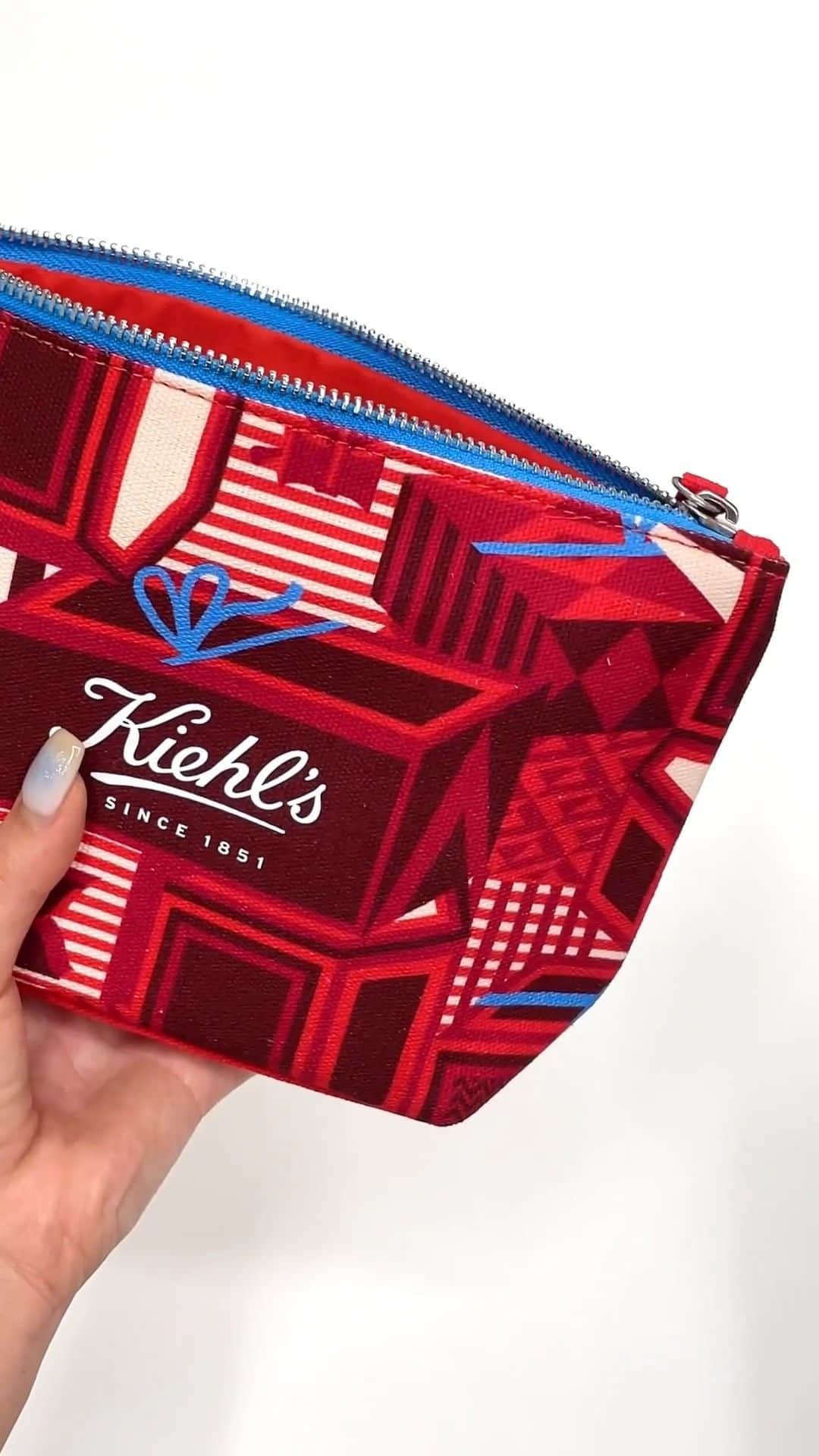 キールズ Kiehl's Japanのインスタグラム：「#キールズ では、ホリデイ限定エディションを含む12,100円(税込)以上ご購入で、ホリデイポーチをプレゼント中！🎁 ホリデイ限定の赤のポーチに、“赤色”の入っているキールズ製品を入れてみました❤知っている製品があったらコメントしてね！ 大容量のポーチを今のうちにゲットしてくださいね！🎄 @kiehlsjp #Kiehls #スキンケア #ポーチ #キールズホリデイ2023」