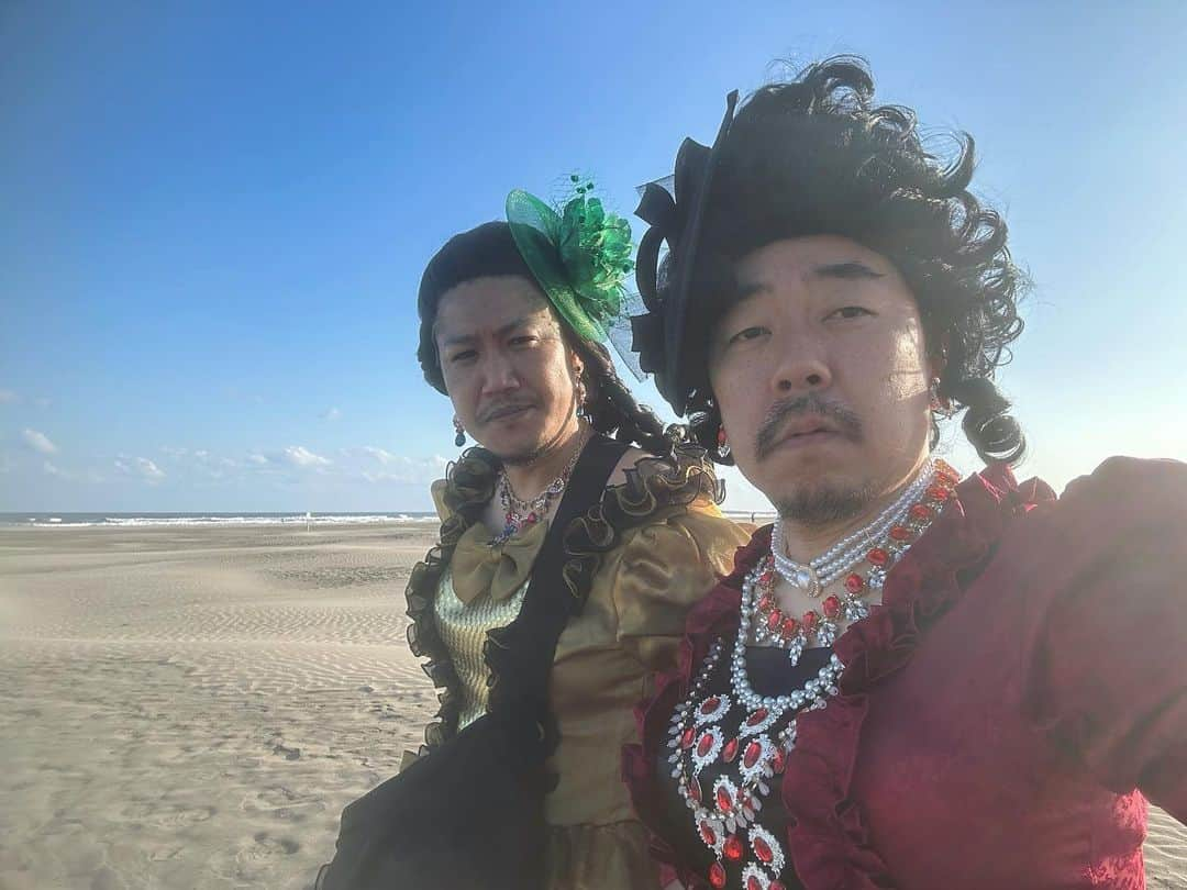 レキシのインスタグラム：「海を見たの  動画が更新されました https://rekishi-hitomazu.com/  #レキシ  #稀有稀有倶楽部」