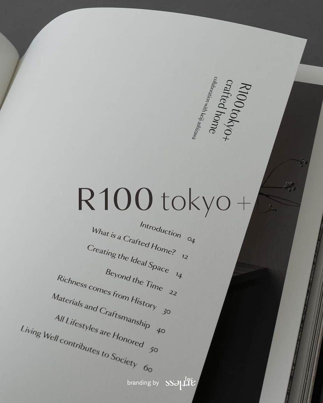 川上俊さんのインスタグラム写真 - (川上俊Instagram)「R100 tokyo : rebranding by artless Inc.  brand design:  logo + visual identity brand guide graphic design web design book design stationery design –  r100 tokyo @r100_tokyo is a brand that proposes residences and lifestyles with intrinsic value from the perspective of ” living well in tokyo ” and focuses on renovated properties with sustainability in mind, which it produces and sells. the brand identity has been updated for the coming era, and a lifestyle based on quiddity (intrinsic value) has been defined as the new ” qol = quiddity of life ” with the aim of seeking and realizing an affluent lifestyle. artless inc. rebranded r100 tokyo in the spring of 2023 with the aim of exploring and realizing a lifestyle of abundance. artless inc. was in charge of the brand identity and visual identity, starting with the brand core, and the brand communication tools, rebranding all touchpoints from the graphics to the website.  r100 tokyo は、「豊かに暮らす」という視点で、本質的な住まいとライフスタイルを提案する、リノベーション物件だけを取り扱うブランドです。今回、さらなるライフスタイルの提案にむけて、quiddity | クイディティ (本質的価値) に 根差したライフスタイルを新たな < qol = quiddity of life > と定義し、暮らす人々と共に創造、提案しながら豊かなくらしの実現を目指すべく、リブランディングを行いました。artlessでは、ブランドコアをはじめとするブランドアイデンティおよびビジュアルアイデンティティの構築、それらに伴うブランドツールの制作を一貫したブランドデザインを担当しました。  #shunkawakami #artlessinc  #r100tokyo #renovation  #branding」11月11日 12時00分 - shunkawakami