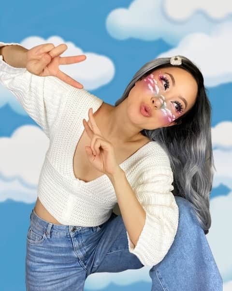 YouTubeのインスタグラム：「taking you behind the scenes at 35,000 feet @jeenie.weenie ☁️🛫」
