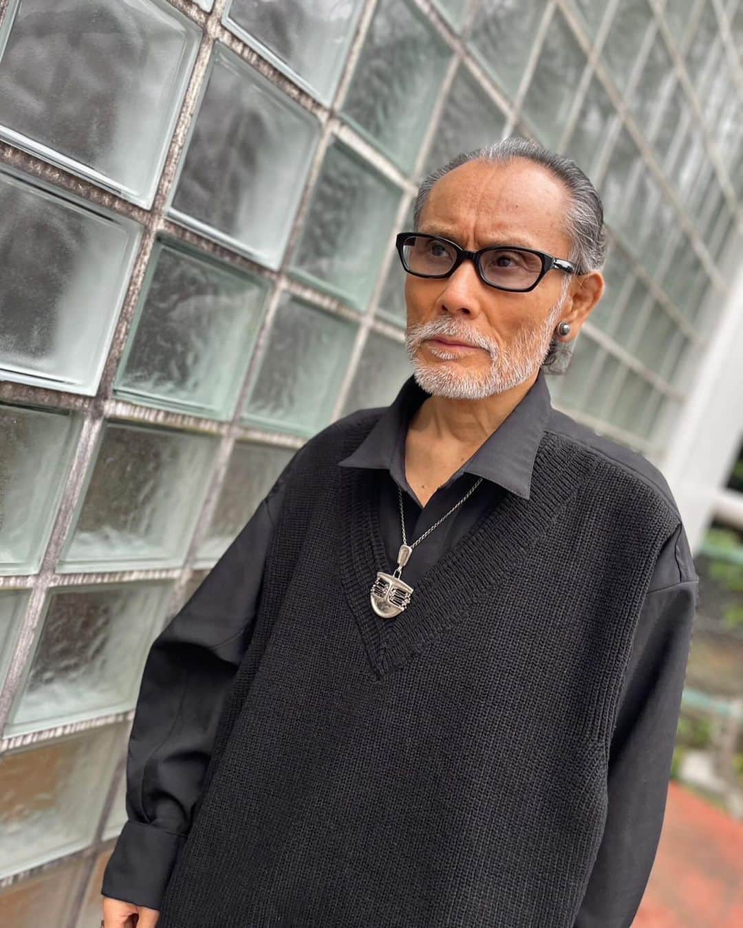 片岡鶴太郎さんのインスタグラム写真 - (片岡鶴太郎Instagram)「御花の会のファッション💐  ⭐️NOID. （ノーアイディー）ニット🧶  ⭐️TOMASO（トマソ）パンツ🩳  ⭐️georg jensen （ジョージジェンセン）ヘマタイトイアリング👂  ⭐️ネックレススカンジナビアジュエリー💎  ⭐️アンティークインディアンジュエリーリング💍  ⭐️アンティークTouareg(トゥアレグ)シルバーリング💍  ⭐️オリジナルアイウェア👓  ⭐️Corthay（コルテ）レザーシューズ👞  #片岡鶴太郎#俳優#画家#ヨーギー#ヨガ#つるちゃん#オシャレ#古着#太田プロ#芸人#ぴよこちゃん#おでん芸#ものまね#ボクシング#ちょっちゅね#pm11時起き#noid.#tomaso#georgjensen#touareg#corthay」11月11日 12時12分 - tsurutaro_kataoka_official