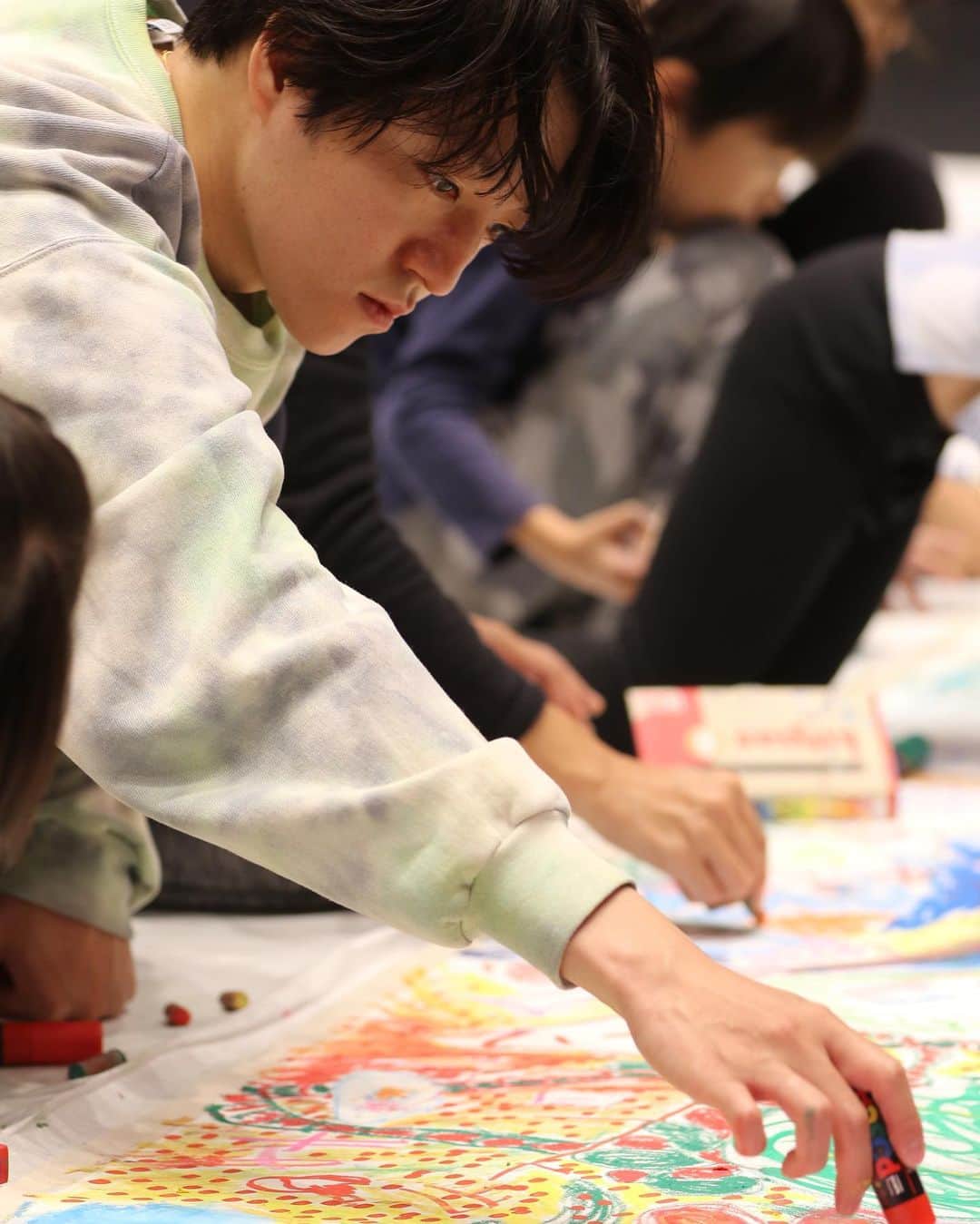 森田美勇人さんのインスタグラム写真 - (森田美勇人Instagram)「MAZEKOZEアート  年齢問わずみんな童心。  夢中になると真顔になりがち。  #大丸有フェス #Getintouch」11月11日 12時05分 - myutomorita_official