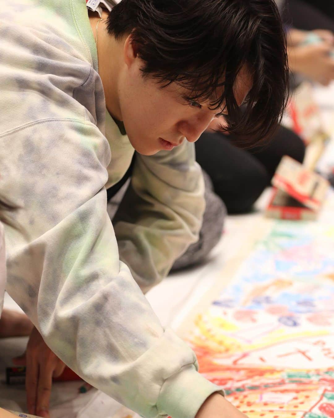 森田美勇人のインスタグラム：「MAZEKOZEアート  年齢問わずみんな童心。  夢中になると真顔になりがち。  #大丸有フェス #Getintouch」