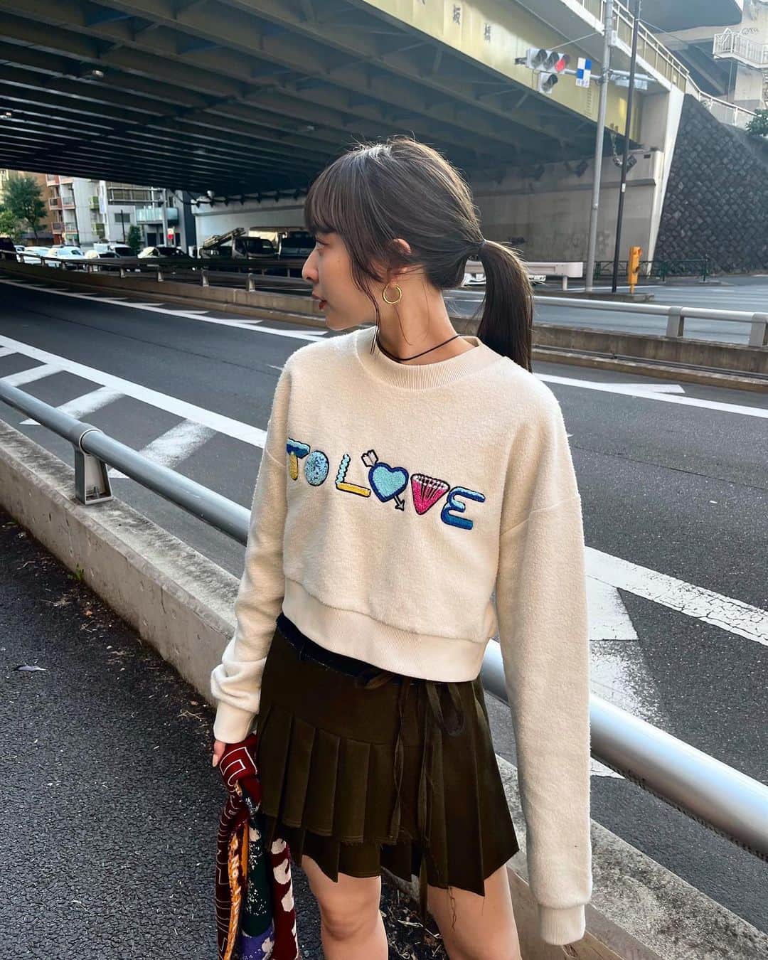 SLY OFFICIAL INFORMATIONのインスタグラム：「ㅤㅤㅤㅤㅤㅤㅤㅤㅤㅤㅤㅤㅤ #SLY_info @noakaii 【166cm】 ソラリアプラザ店スタッフ __________________________________ 11/10(FRI)店舗発売予定 ☑︎PEDRO NEKOI x SLY FLUFFY SW (030GAZ01-2410) IVOY,RED ㅤㅤㅤㅤㅤㅤㅤㅤㅤㅤㅤㅤㅤ 11/17(FRI)店舗入荷予定 ☑︎CUT OFF PLEATS S/SK (030GAR31-4190) BLK,KHA ㅤㅤㅤㅤㅤㅤㅤㅤㅤㅤㅤㅤㅤ ☑︎PLATFORM PUFFER BOOTS (030GAA55-3820) BLK,CAM ㅤㅤㅤㅤㅤㅤㅤㅤㅤㅤㅤㅤㅤ ☑︎JQ PATTERN MUFFLER (030GAA72-3780) M/LIME,M/RED __________________________________ ※配送の都合により発売日が異なる場合がございます。 ※店舗により在庫状況が異なります。 #notequalreal #PEDRONEKOIxSLY #SLY #SLY_fav」